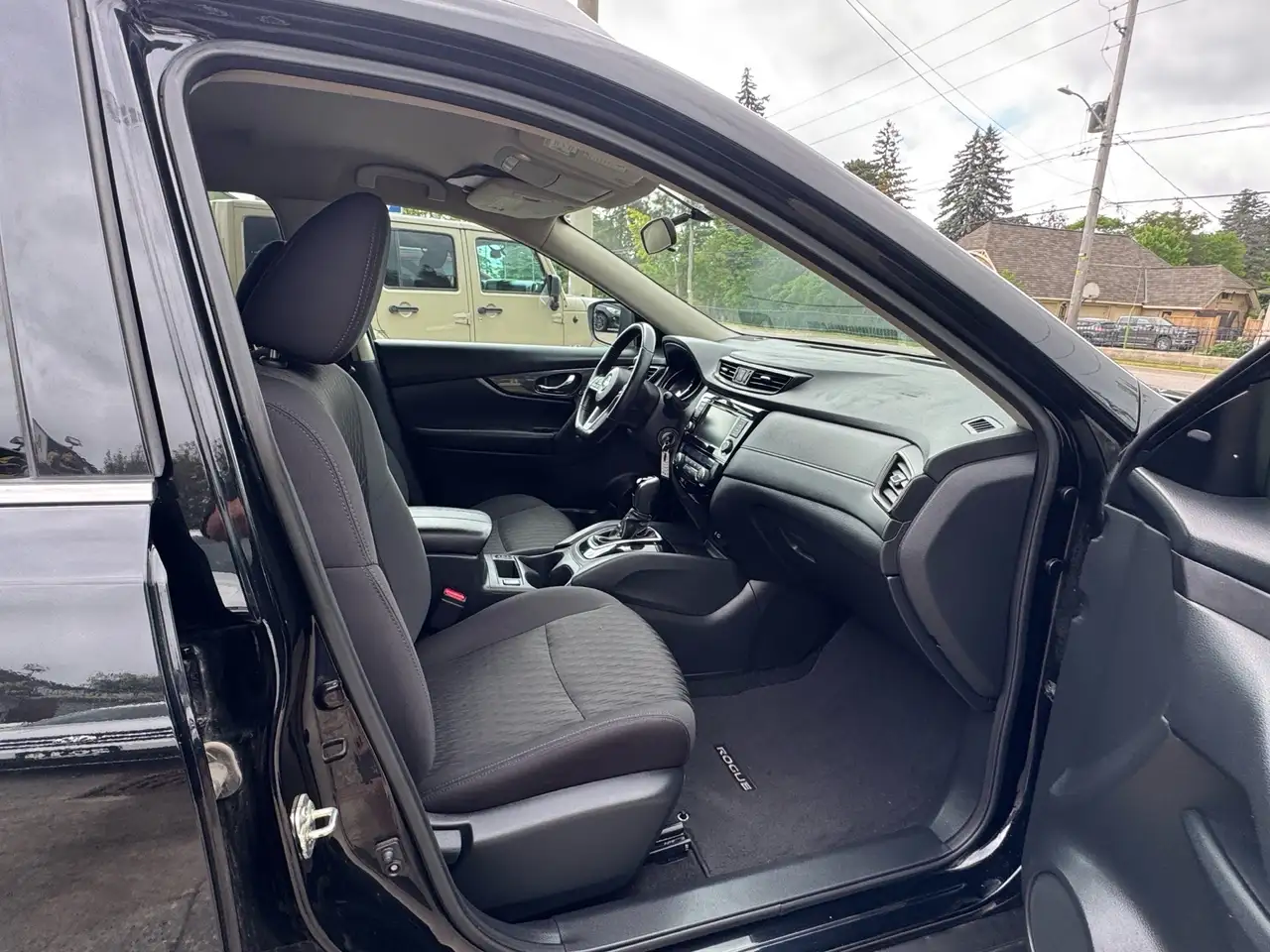 Nissan Rogue снимка Nissan Rogue