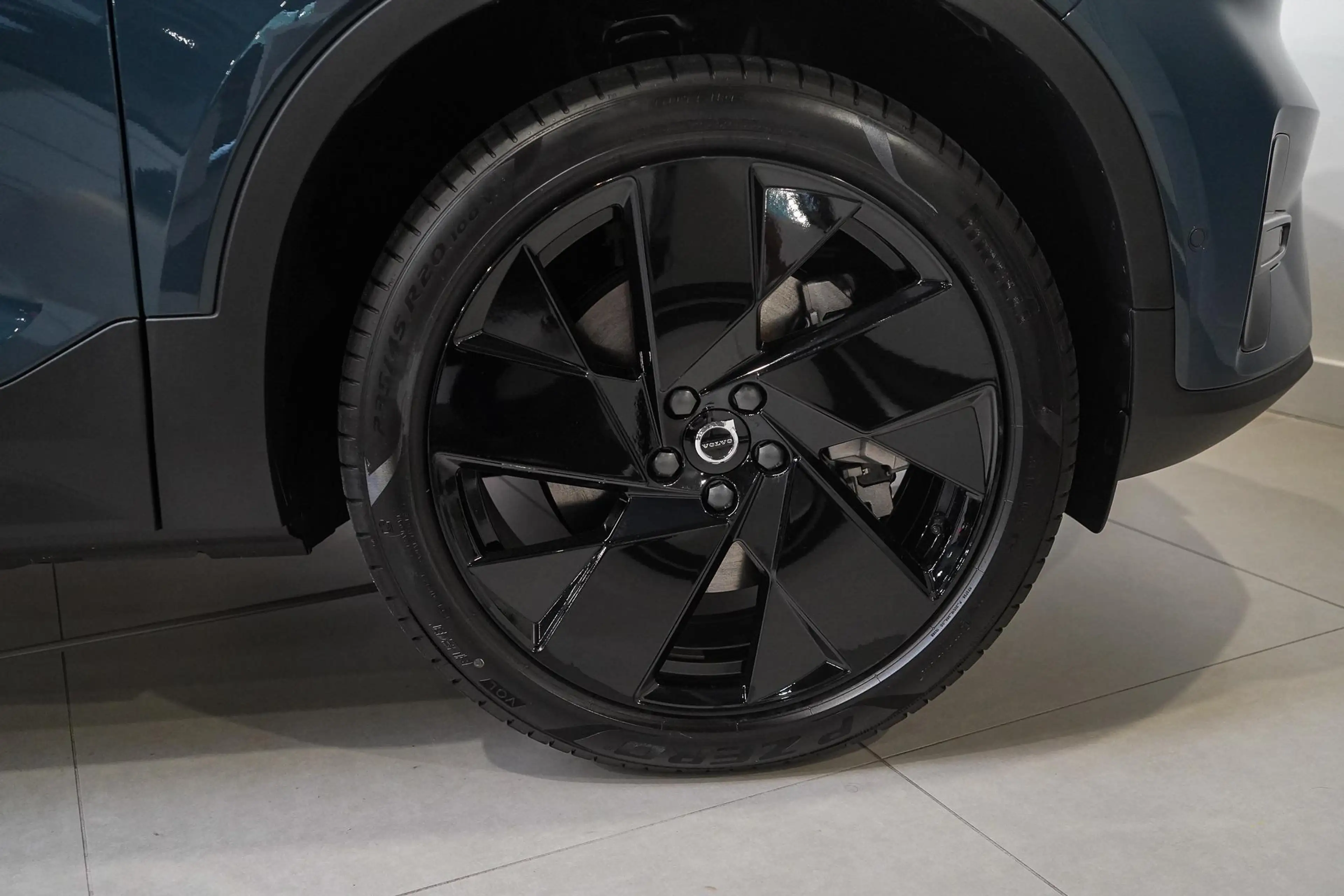 Volvo EX40 Single Motor Extended Range Plus Black Ed. 82 kWh — photo 7
