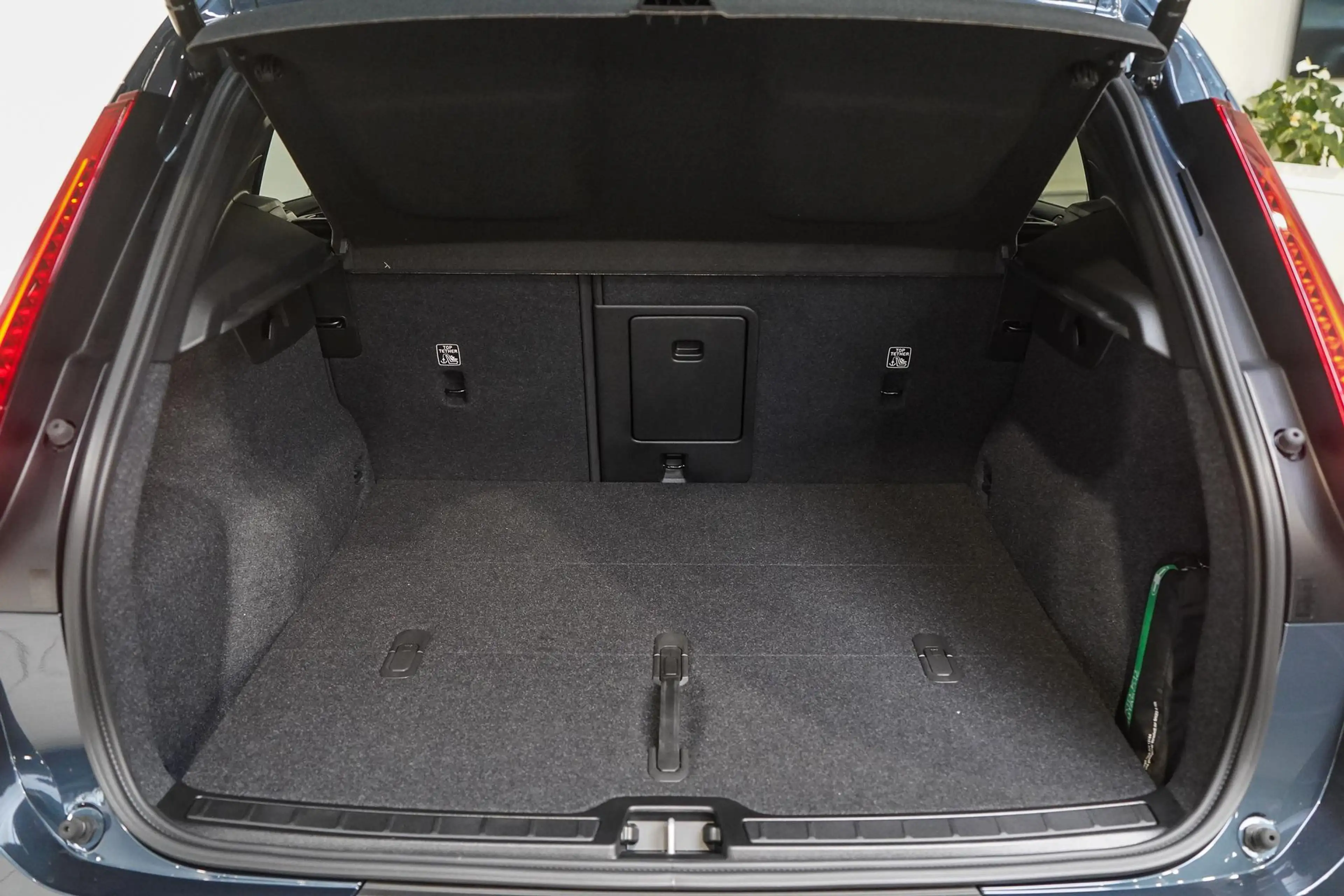 Volvo EX40 Single Motor Extended Range Plus Black Ed. 82 kWh — photo 10