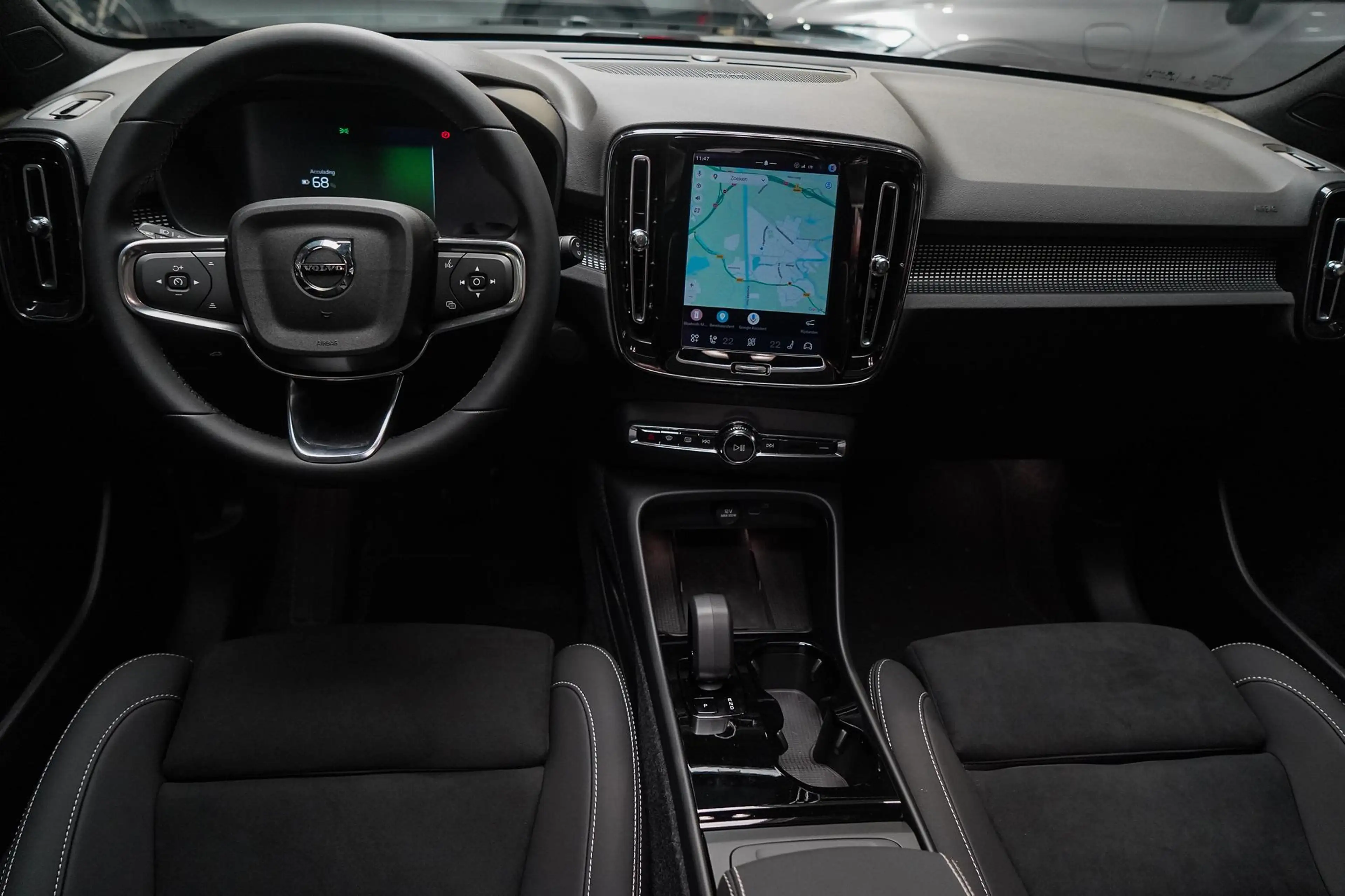 Volvo EX40 Single Motor Extended Range Plus Black Ed. 82 kWh — photo 13