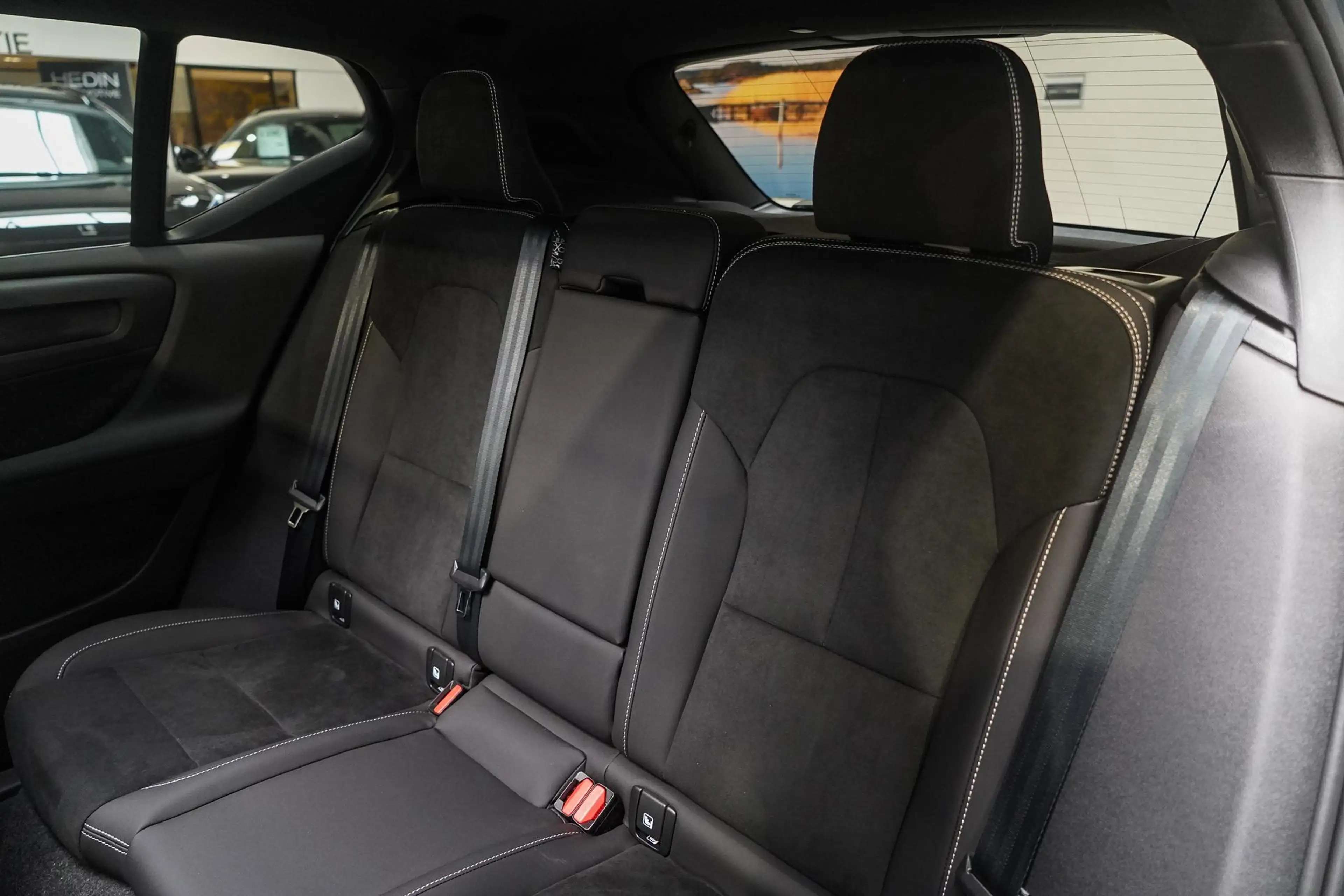 Volvo EX40 Single Motor Extended Range Plus Black Ed. 82 kWh — photo 14