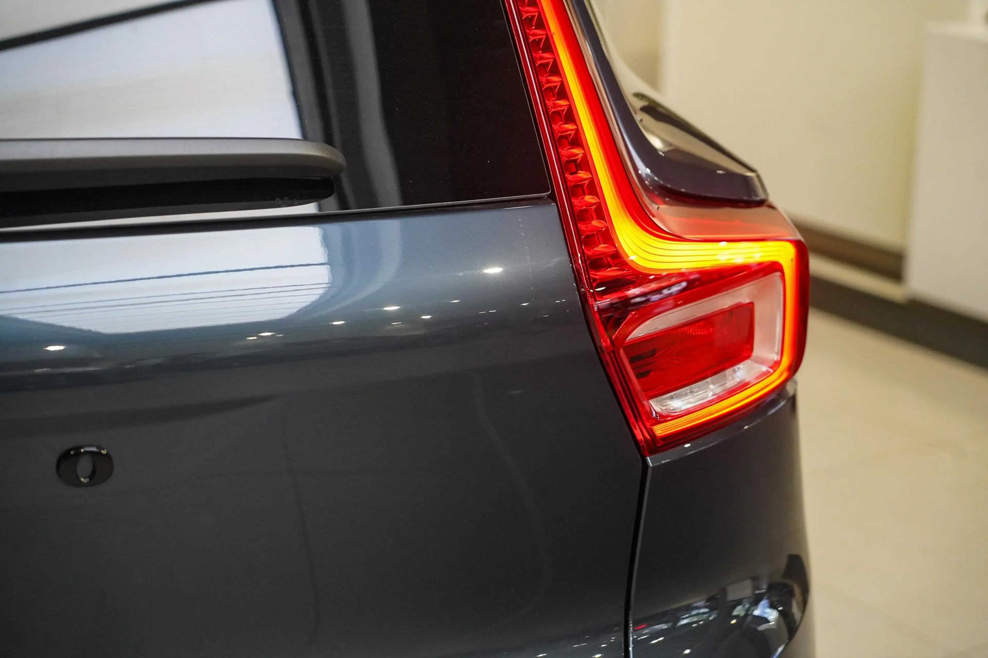 Volvo EX40 Single Motor Extended Range Plus Black Ed. 82 kWh — photo 9