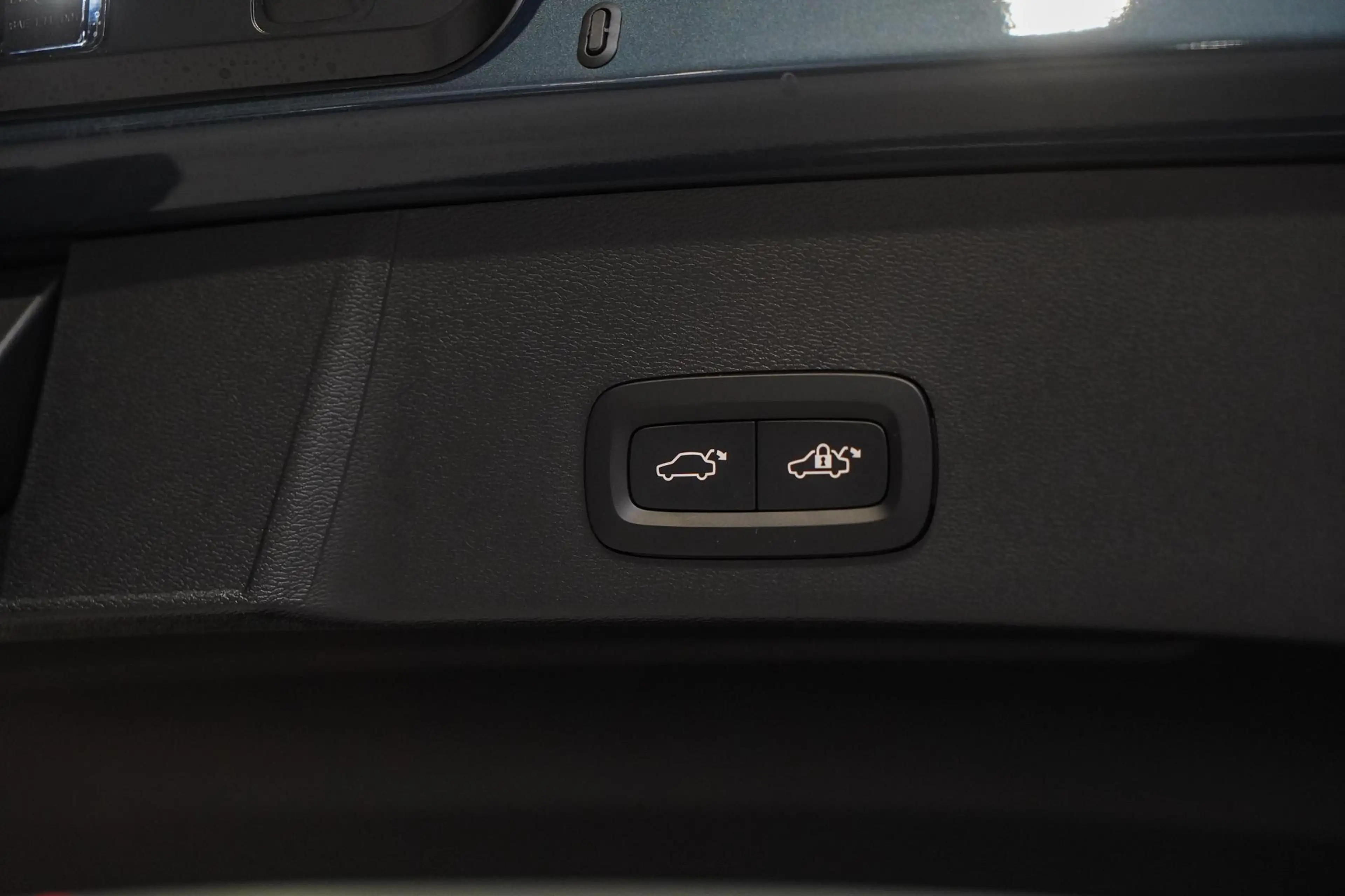Volvo EX40 Single Motor Extended Range Plus Black Ed. 82 kWh — photo 11