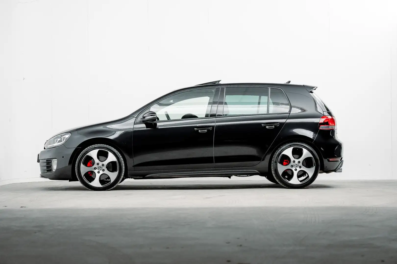 Volkswagen Golf GTI 2.0 | 28.232 Km | Nieuwstaat | Bomvol | Zwart - 2