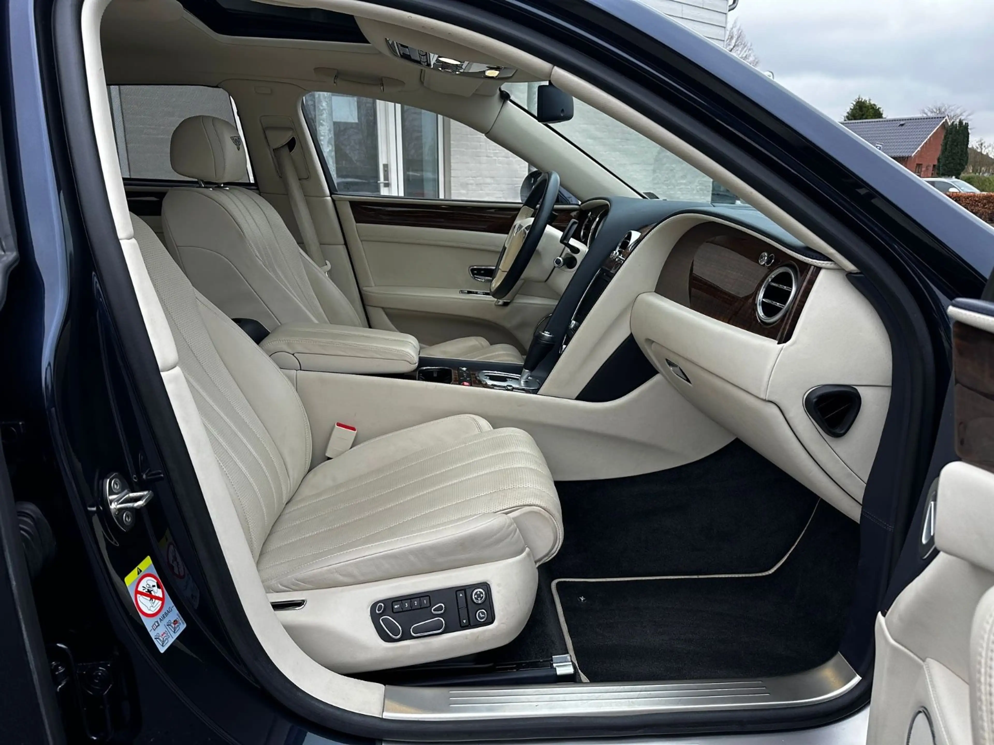 Bentley Flying Spur W12 — photo 14