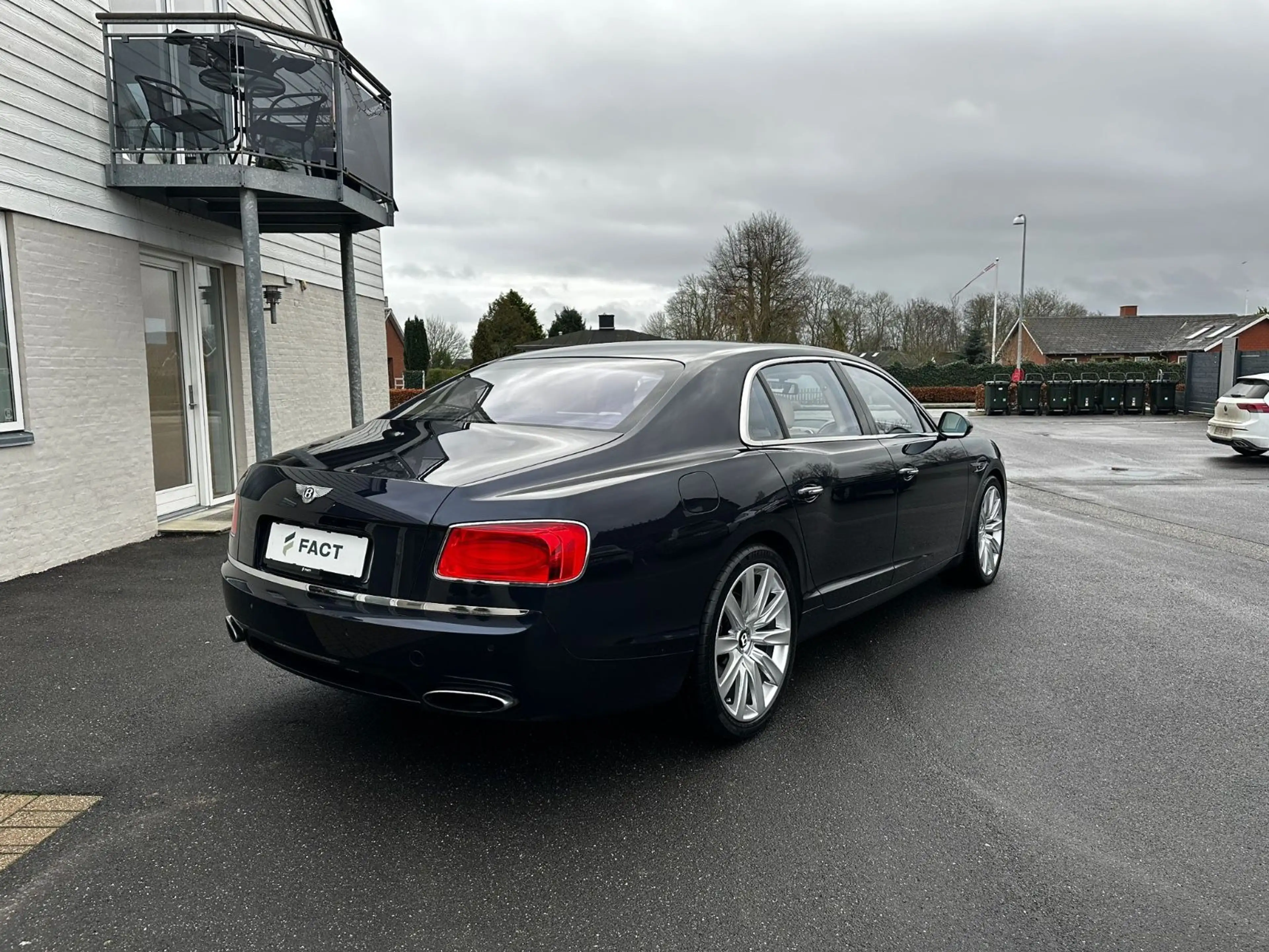 Bentley Flying Spur W12 — photo 6