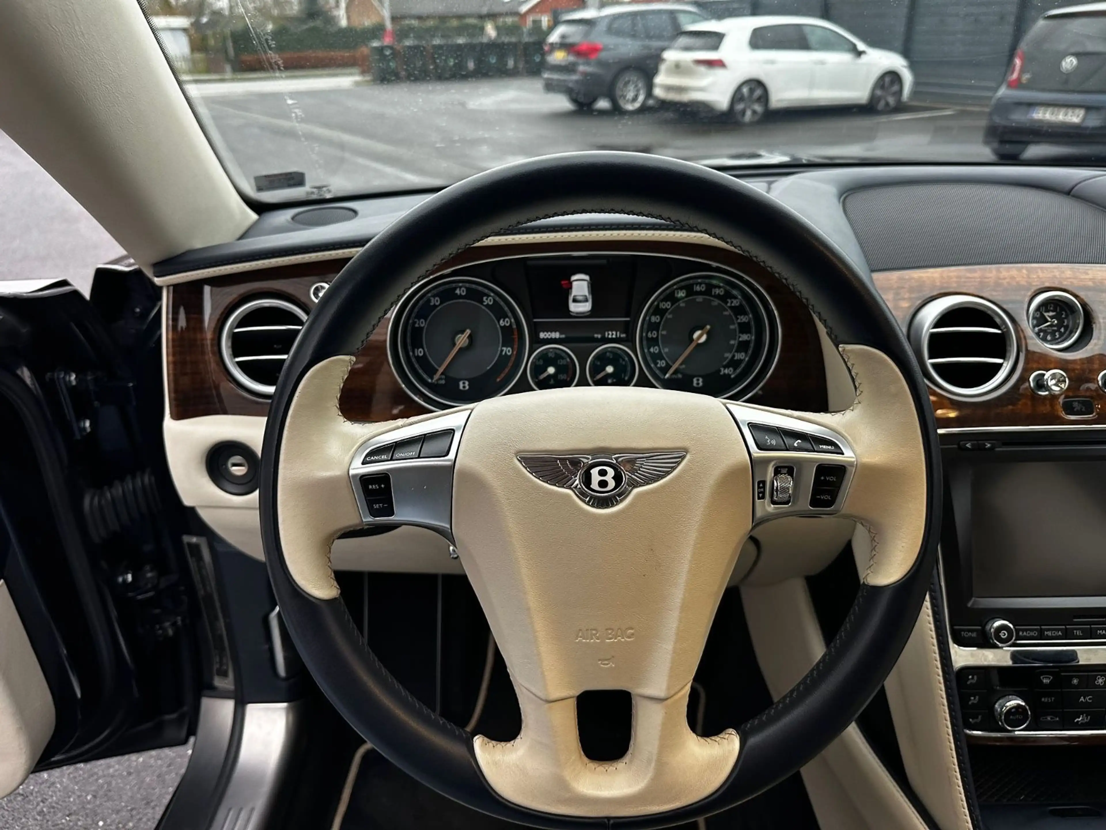 Bentley Flying Spur W12 — photo 9