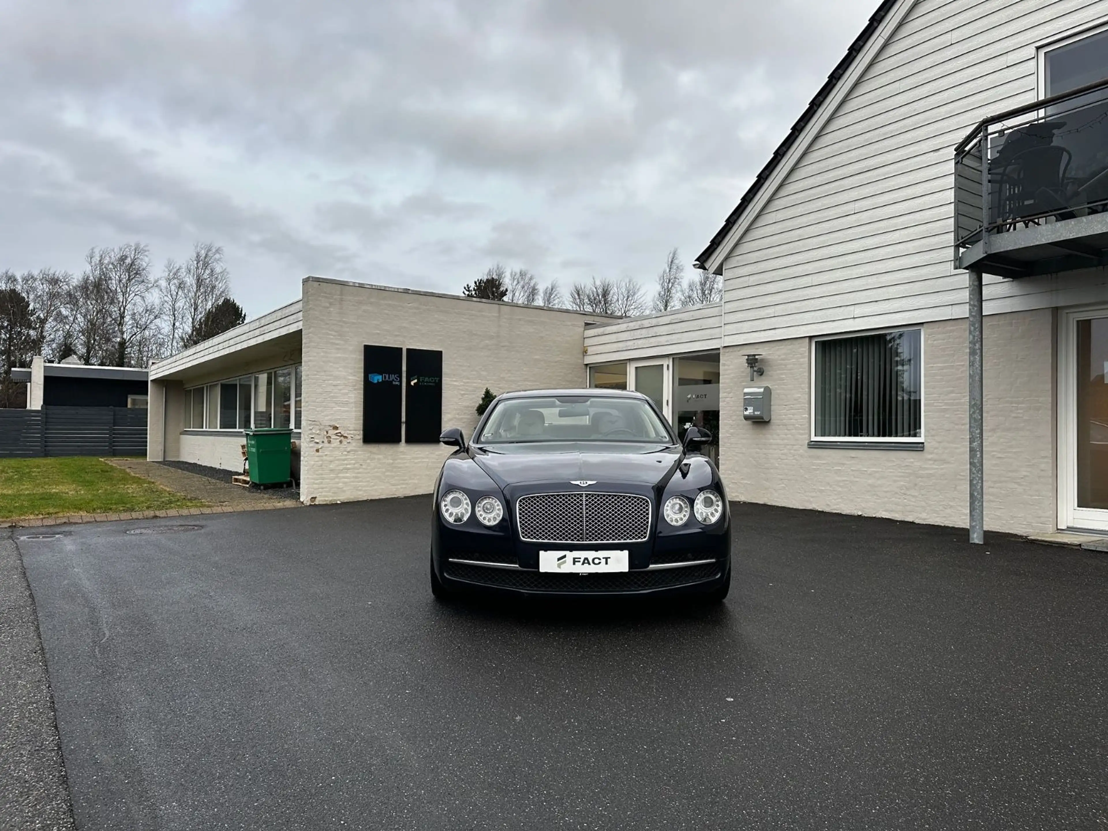 Bentley Flying Spur W12 — photo 2