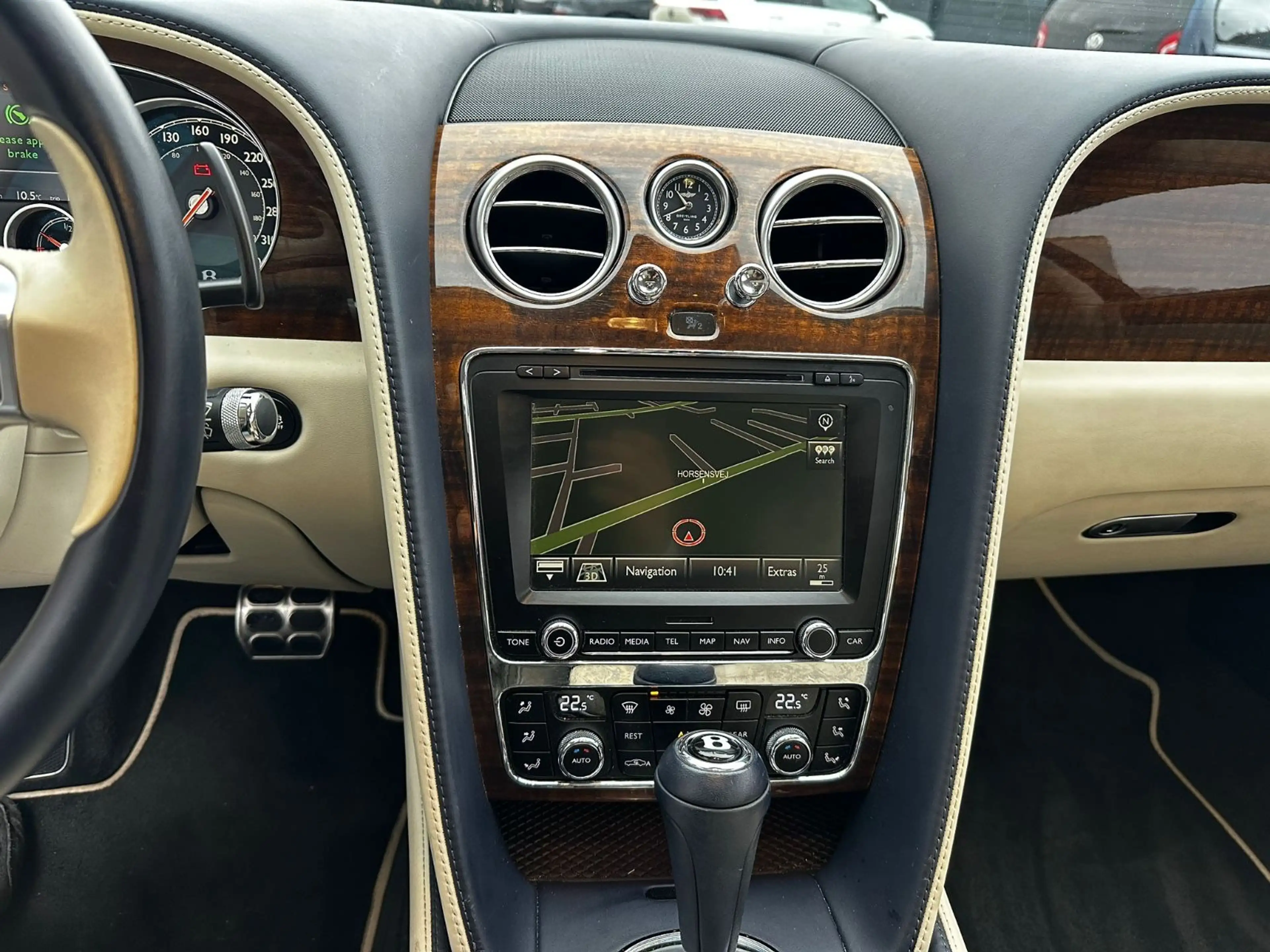 Bentley Flying Spur W12 — photo 10