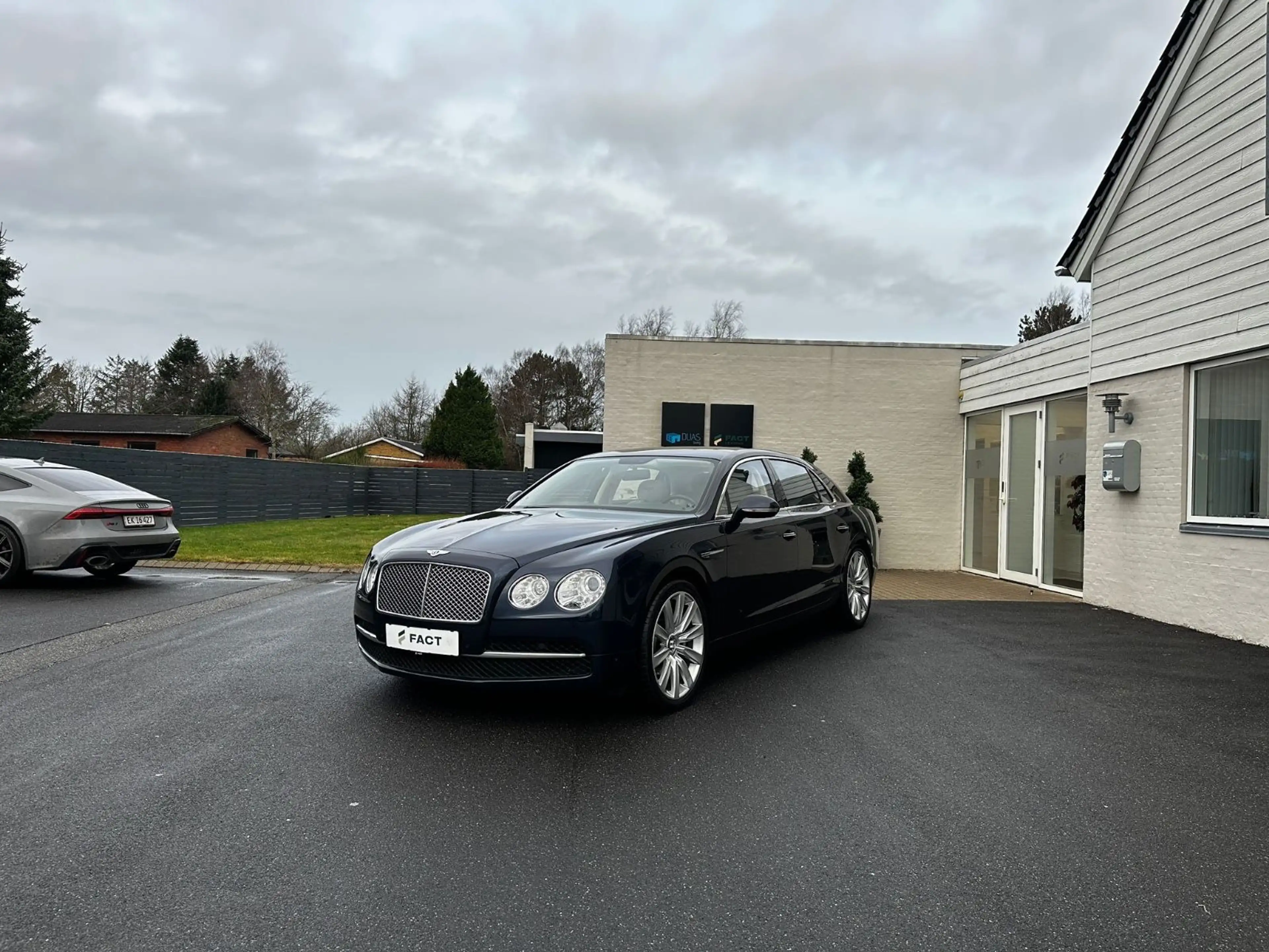 Bentley Flying Spur W12 — photo 3