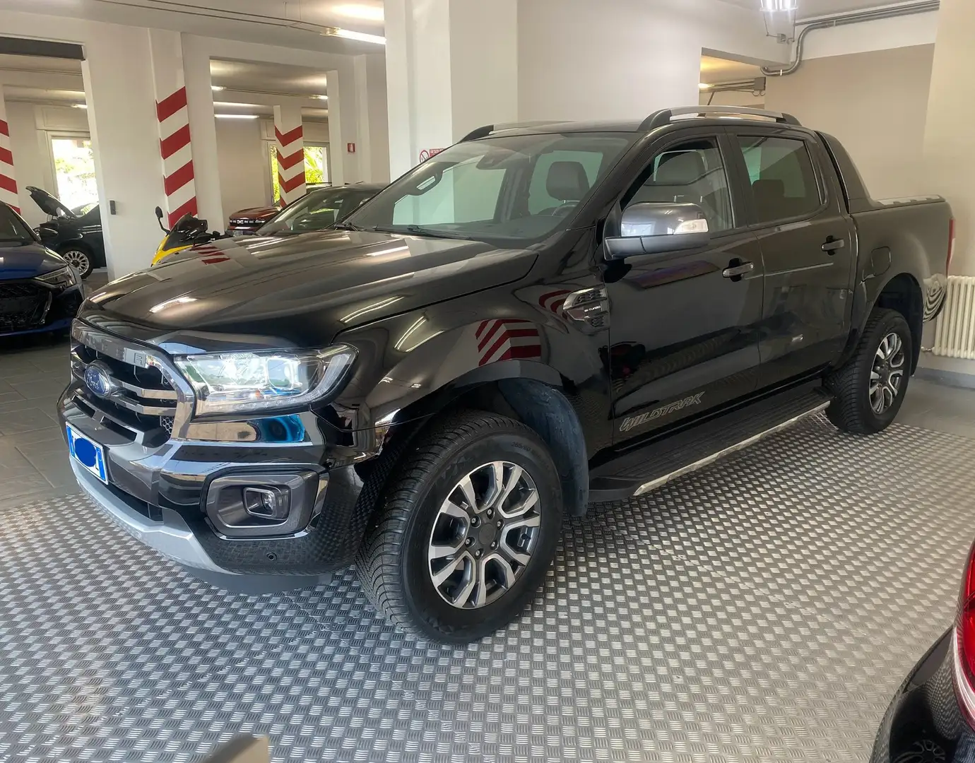 Ford Ranger 2.0 tdci double cab Wildtrak 213cv Automatico Nero - 2