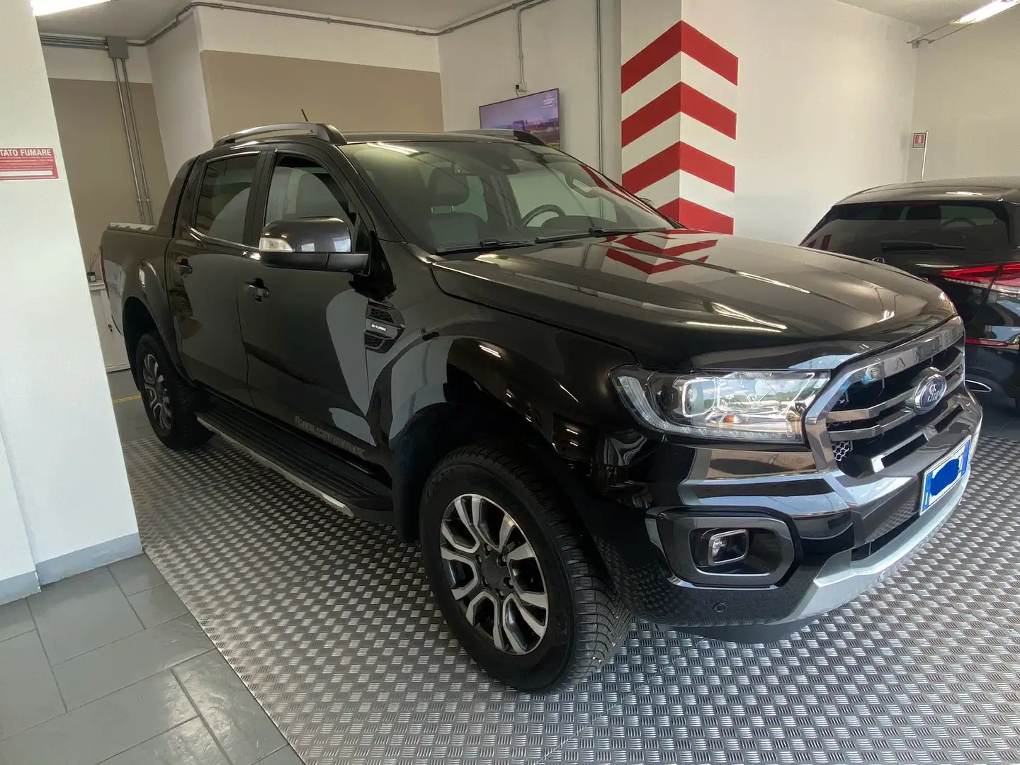 Ford Ranger 2.0 tdci double cab Wildtrak 213cv Automatico Nero - 1