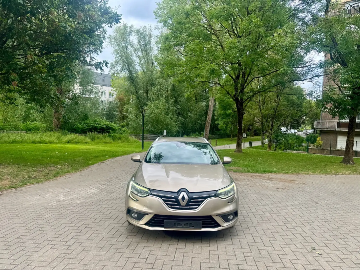 Renault Megane Mégane SW 1.5 dCi Energy Bose Edition EDC Grau - 2