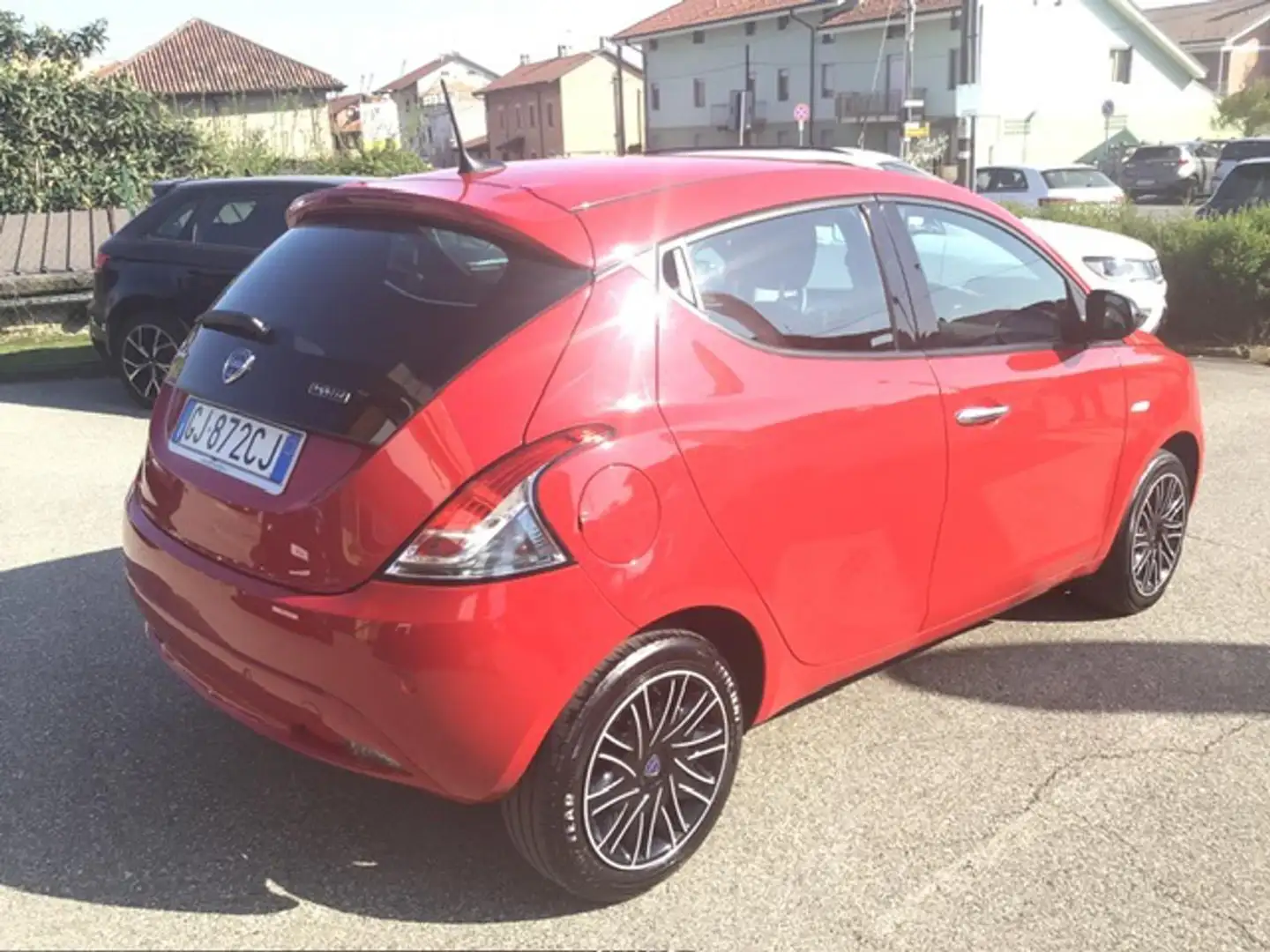 Lancia Ypsilon 1.0 FireFly 70cv Hybrid Gold Rouge - 2