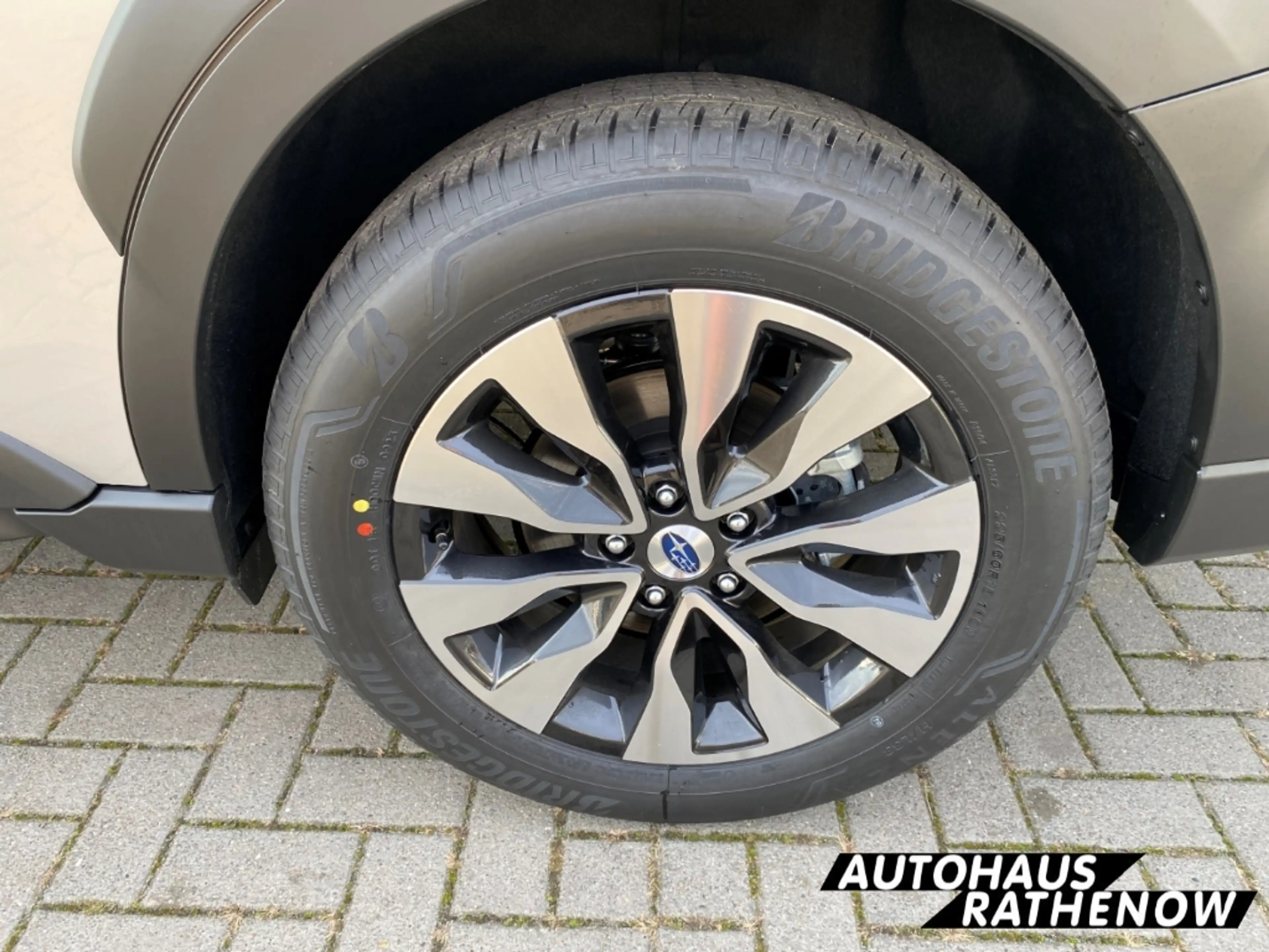 Subaru OUTBACK Platinum 2.5i Leder LED Kurvenlicht NAVI el. Heckk — photo 10