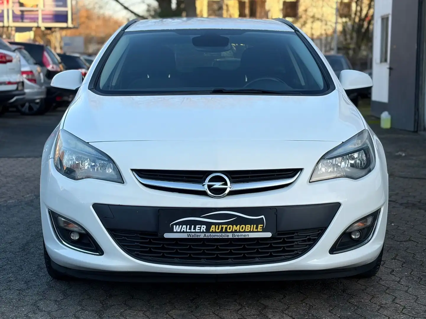Opel Astra J 1.6 Sports Tourer AUTOMATIK/NAVI/PDC/SHZ Weiß - 2