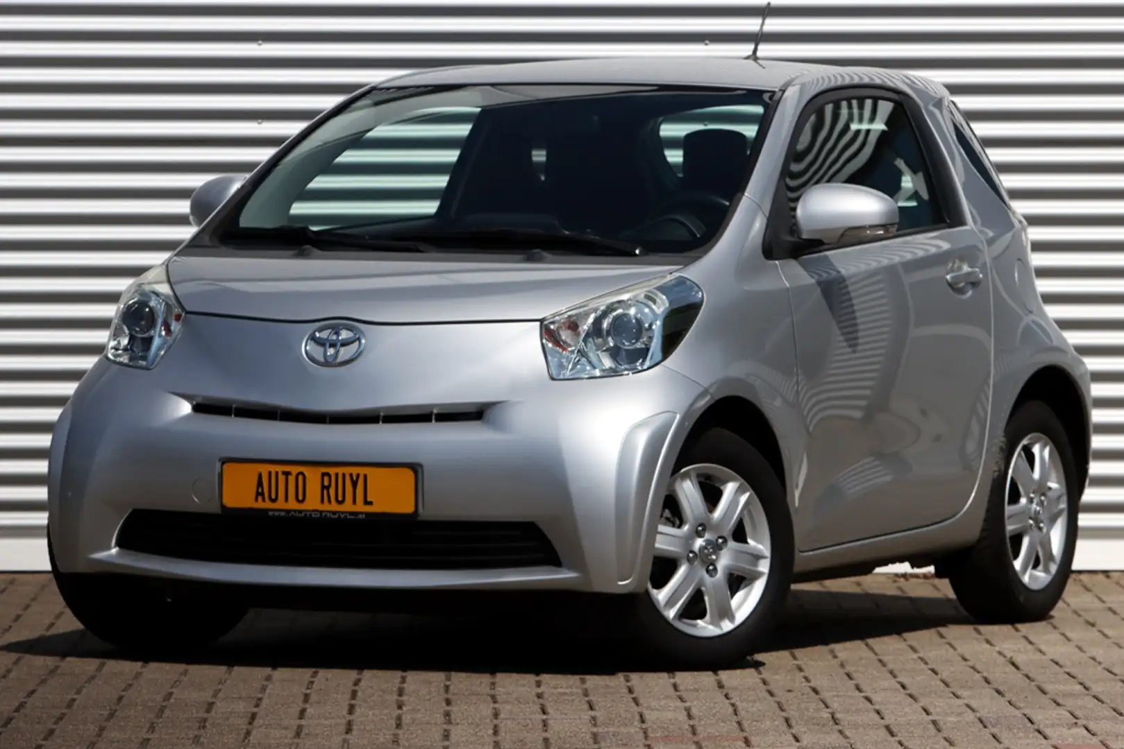 Toyota iQ 1.0 VVTi Comfort Airco Silber - 1