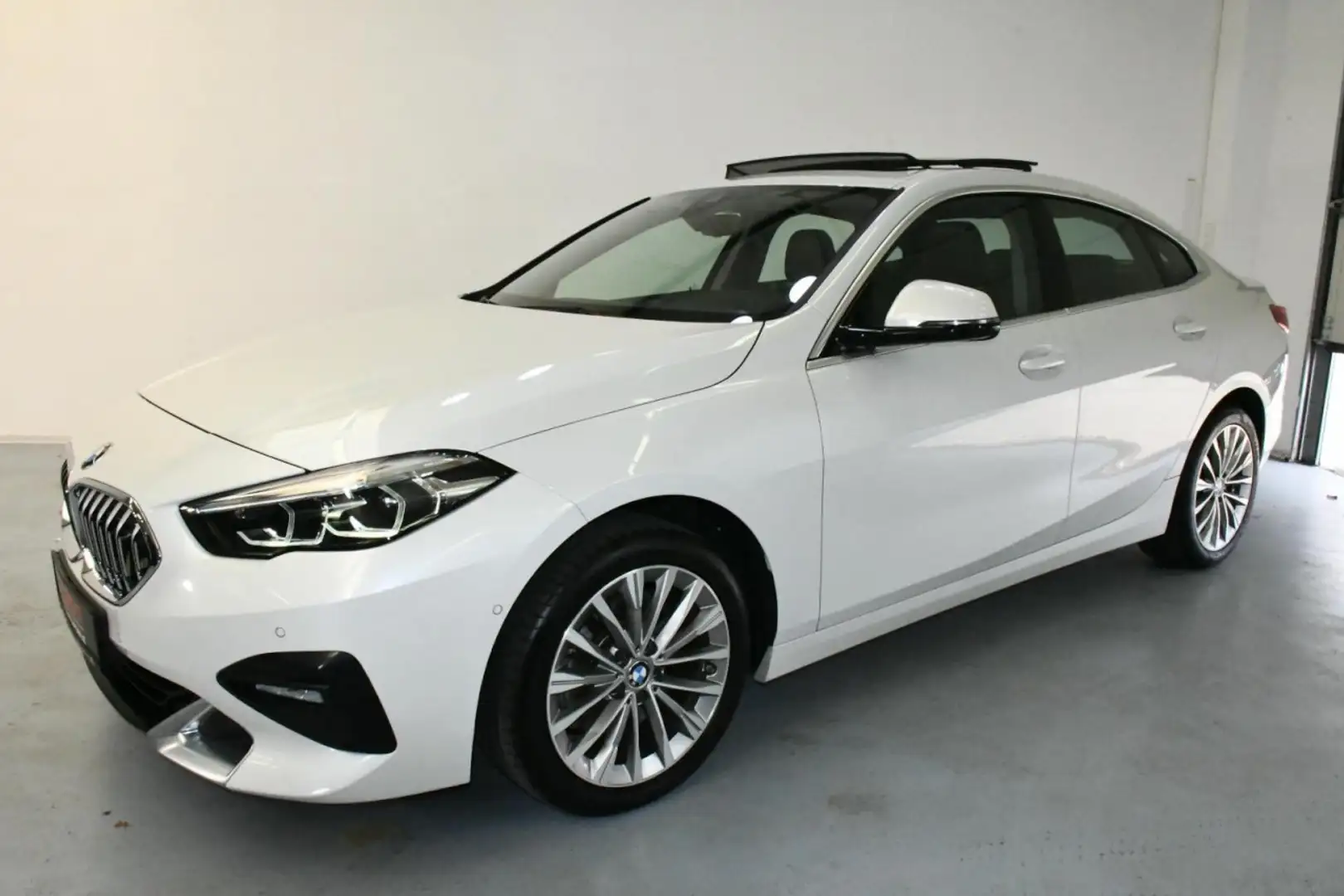 BMW 218 i Gran Coupe ACC*HuD*PANO*NAV*CAM*LK.HEIZ Klima Weiß - 2