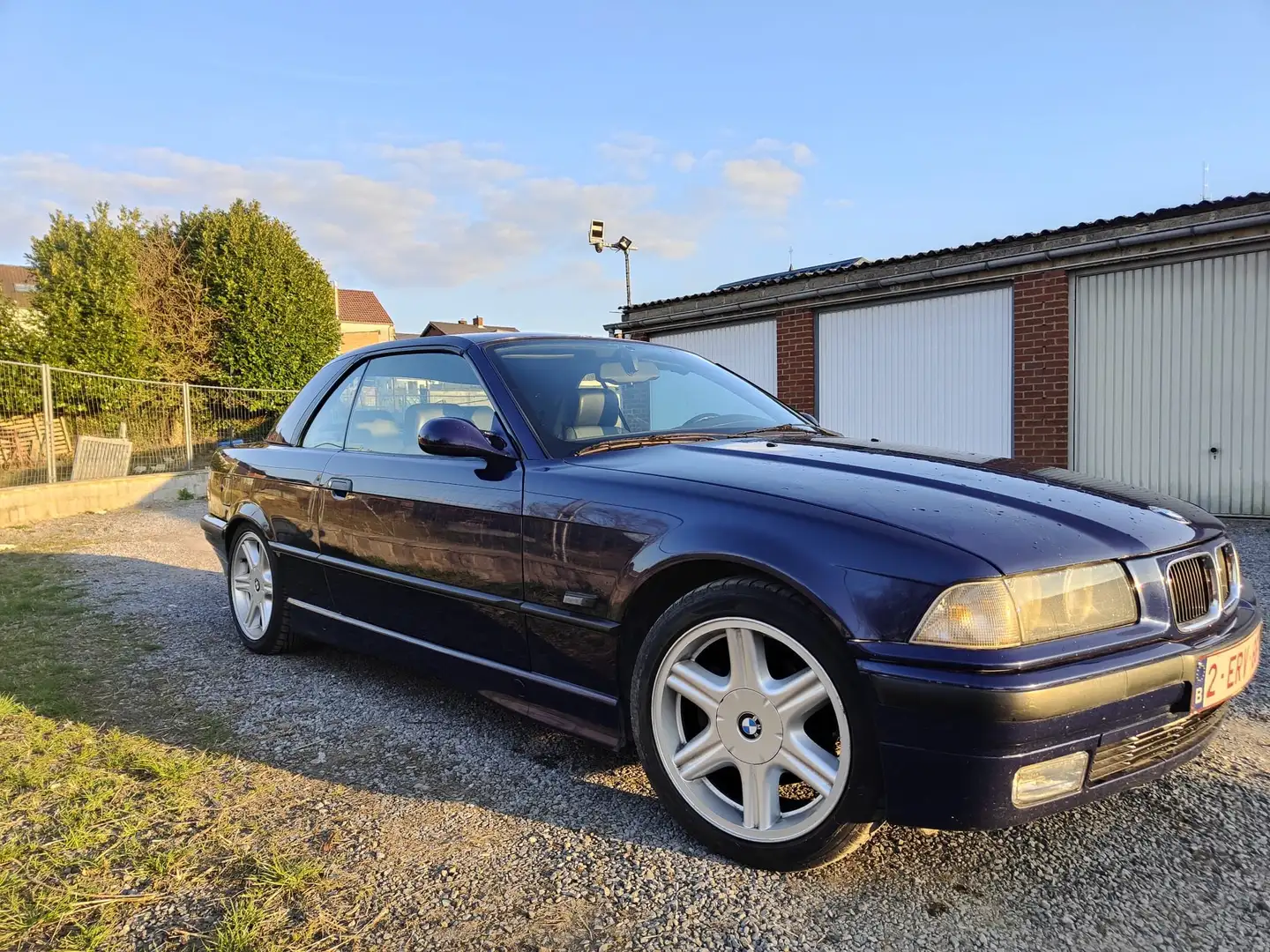 BMW 325 Blauw - 1