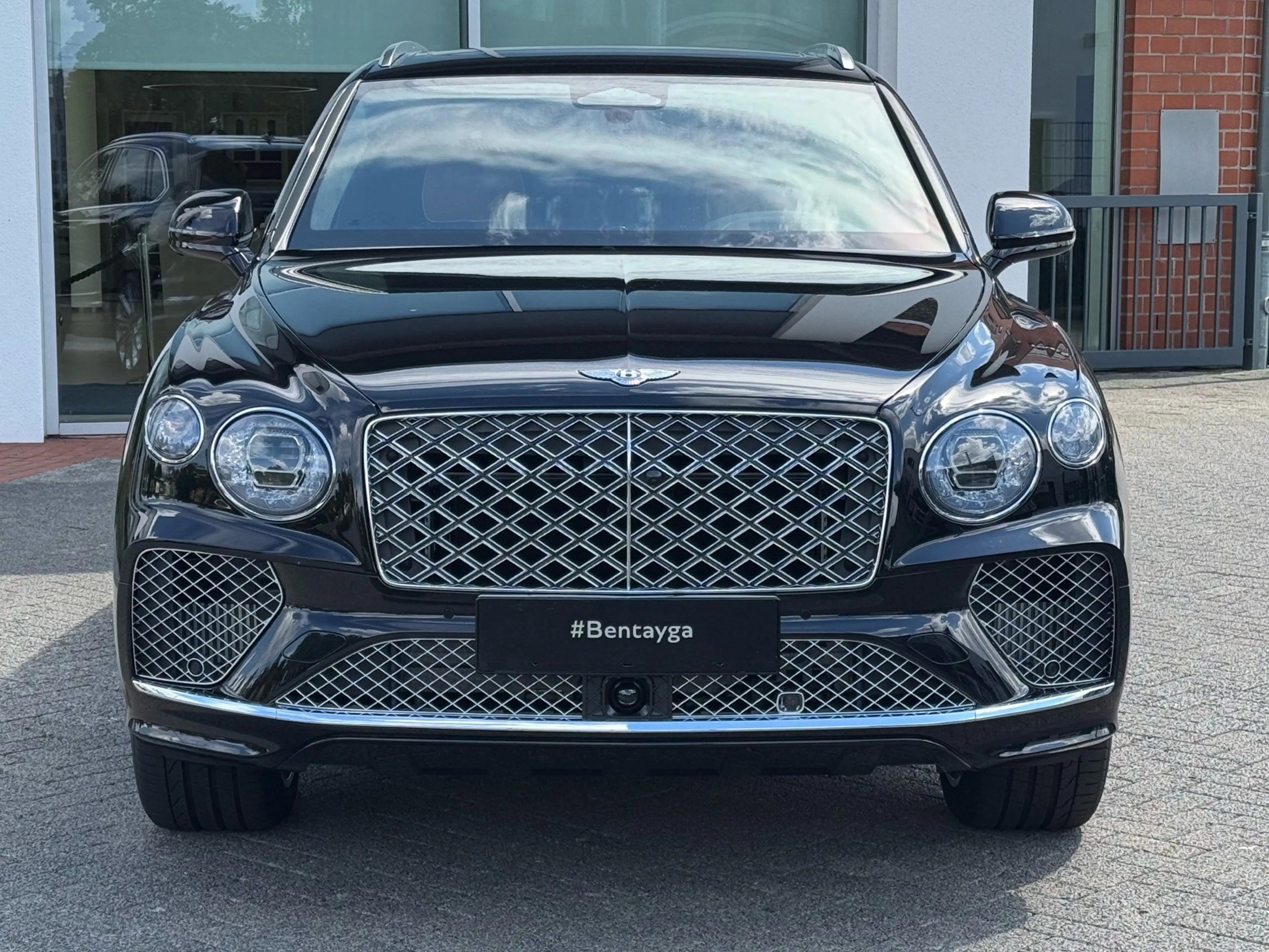 Bentley Bentayga Hybrid Artenara *Special Edition* — photo 2