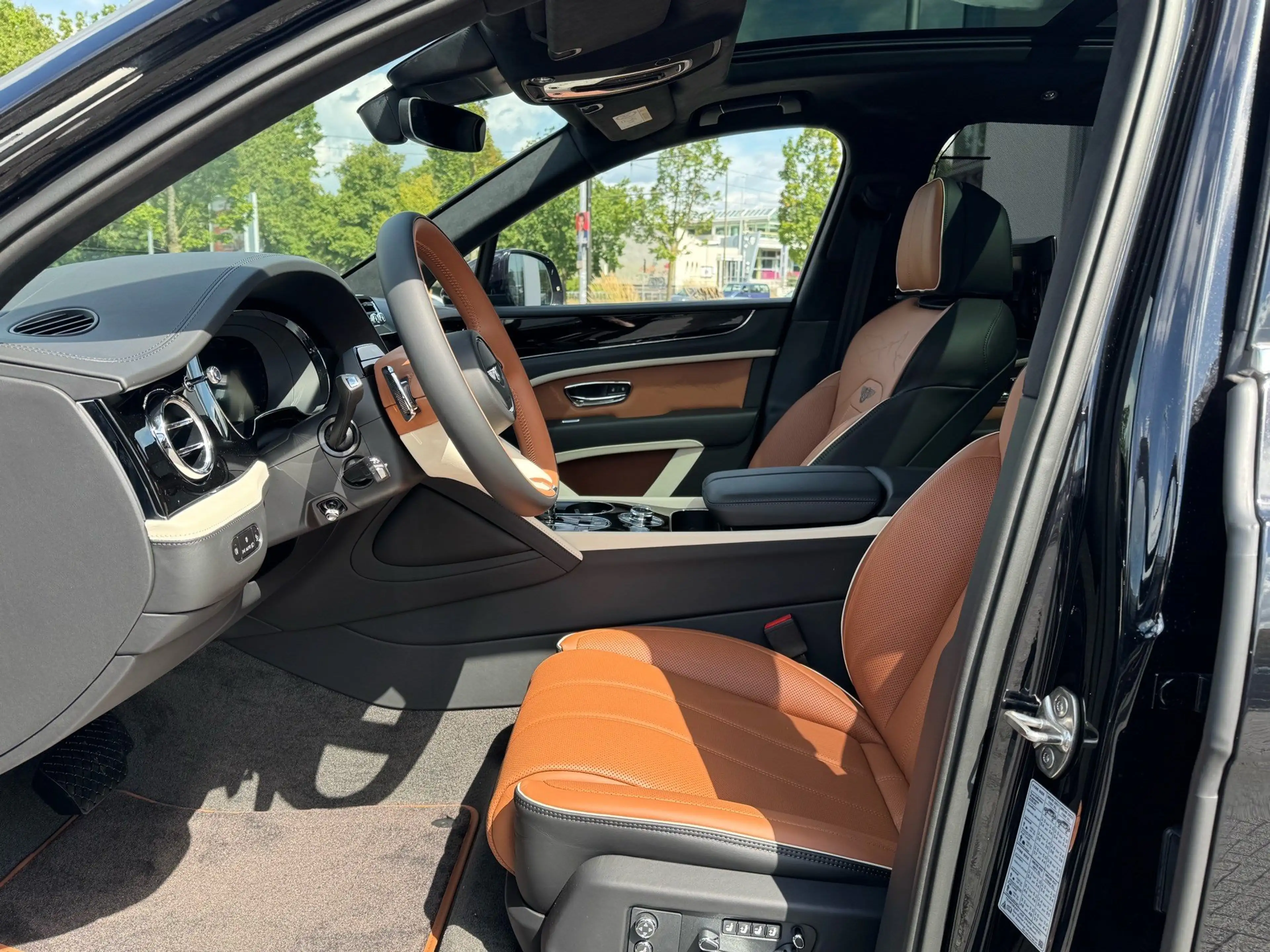 Bentley Bentayga Hybrid Artenara *Special Edition* — photo 10