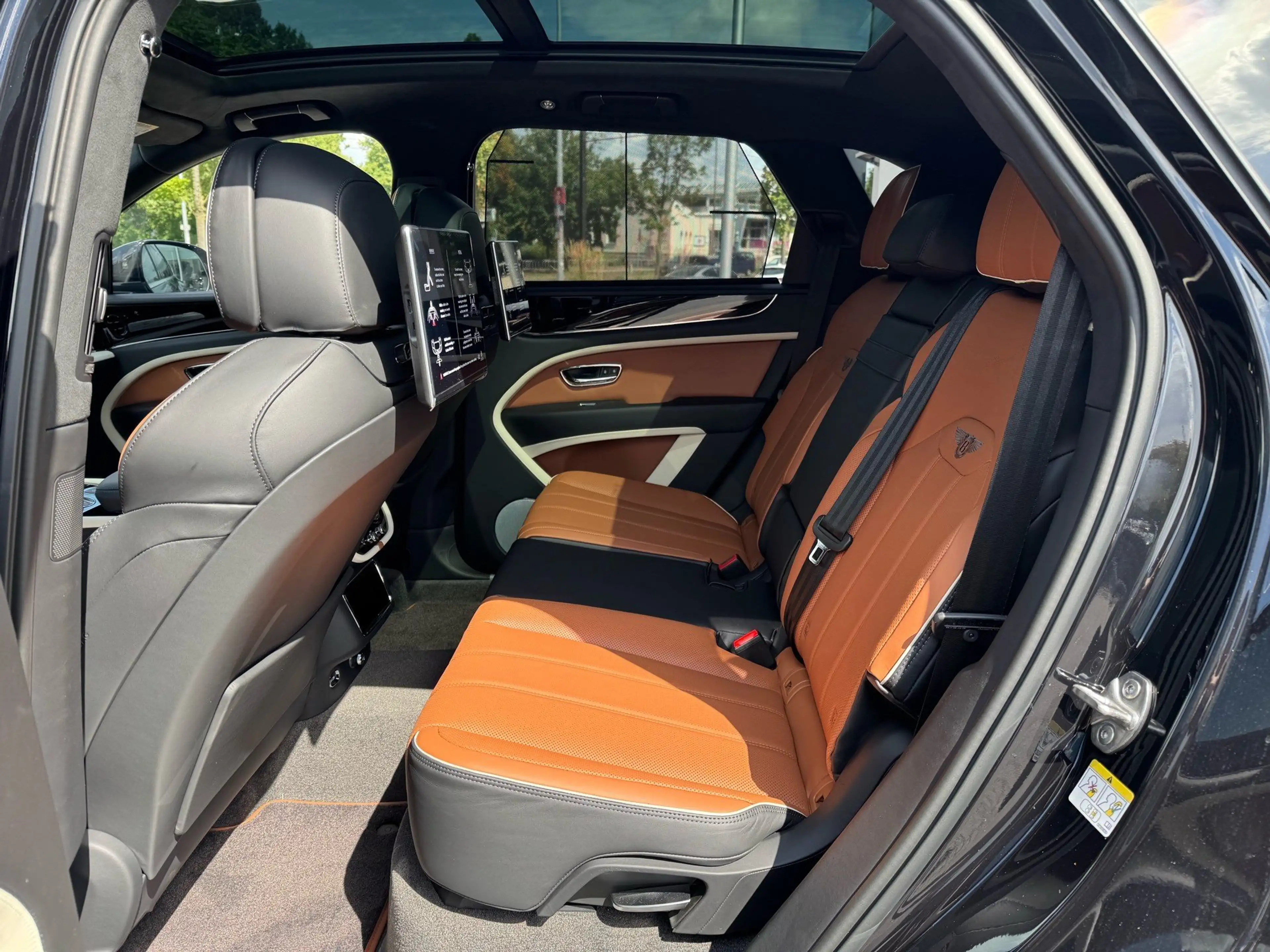 Bentley Bentayga Hybrid Artenara *Special Edition* — photo 15