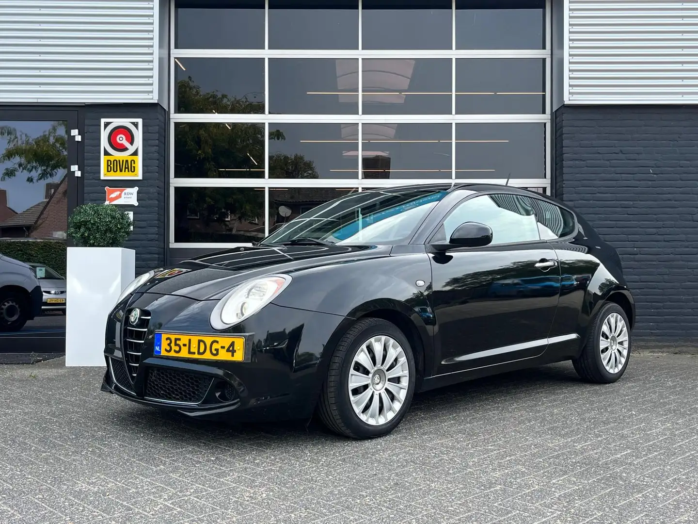 Alfa Romeo MiTo 1.4 Progression, Airco, Radio, NAP, APK Zwart - 1