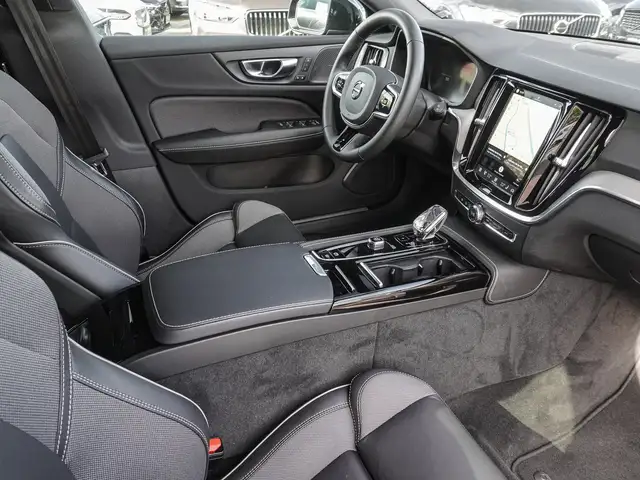 Volvo V60 view 8