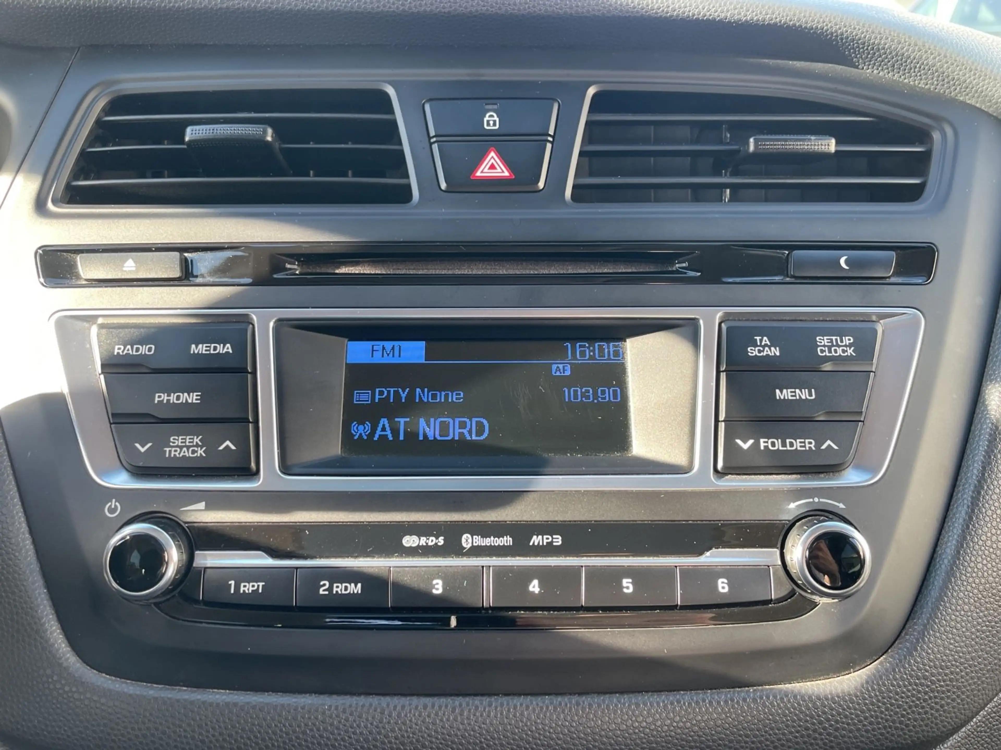 Hyundai i20 Style**AUTOMATIK**LEDER**PANO** — photo 14