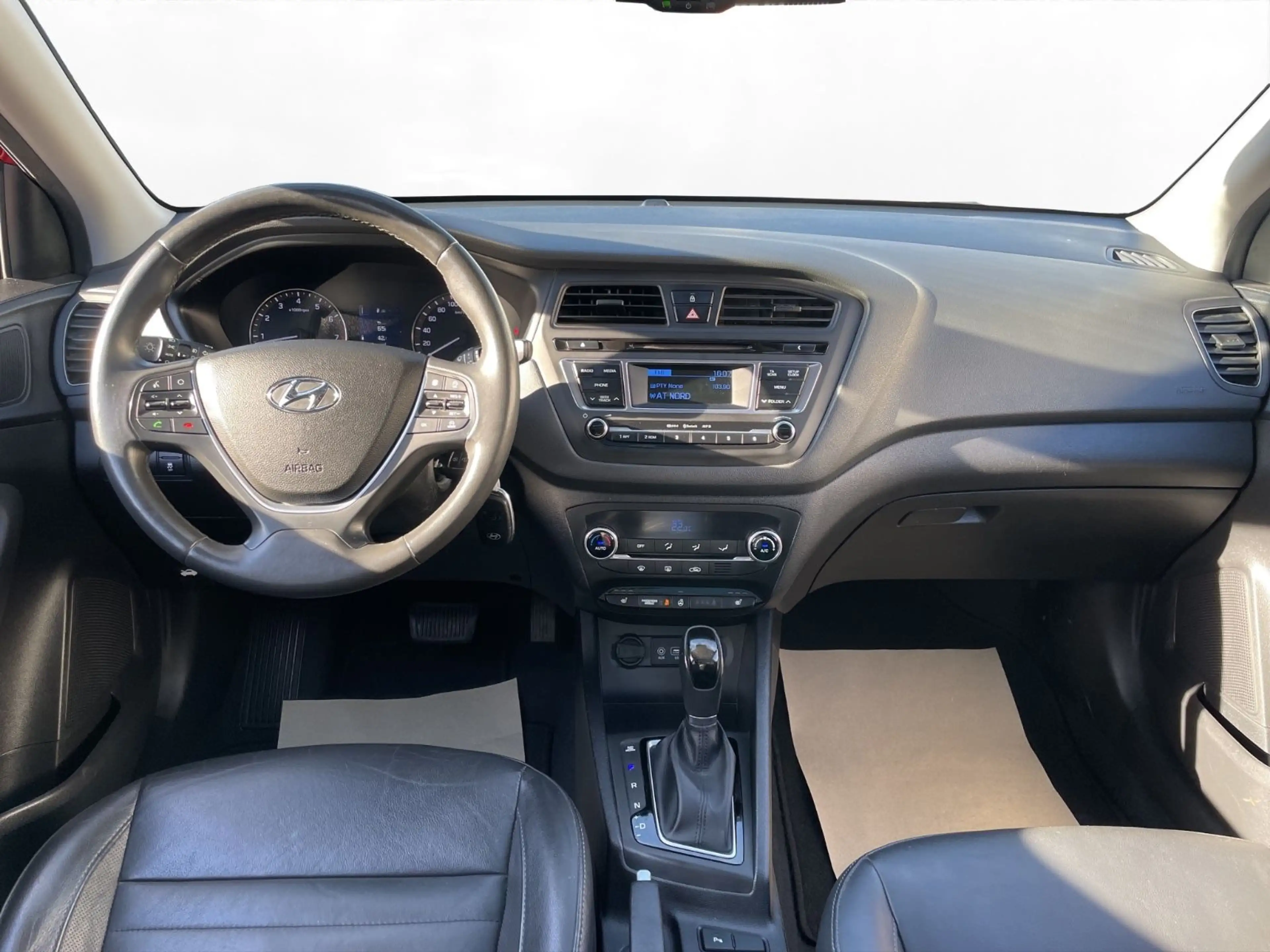 Hyundai i20 Style**AUTOMATIK**LEDER**PANO** — photo 10