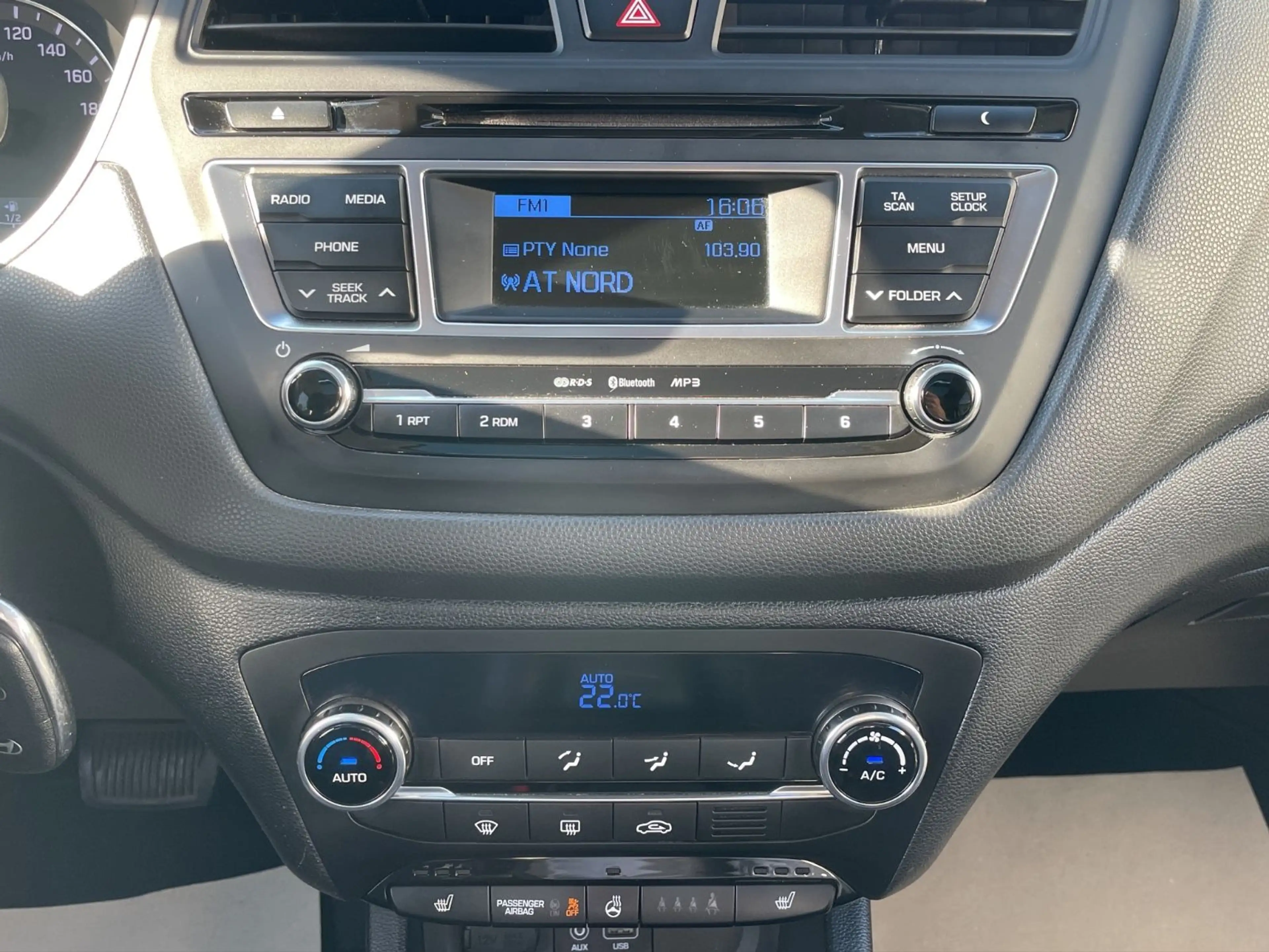 Hyundai i20 Style**AUTOMATIK**LEDER**PANO** — photo 15