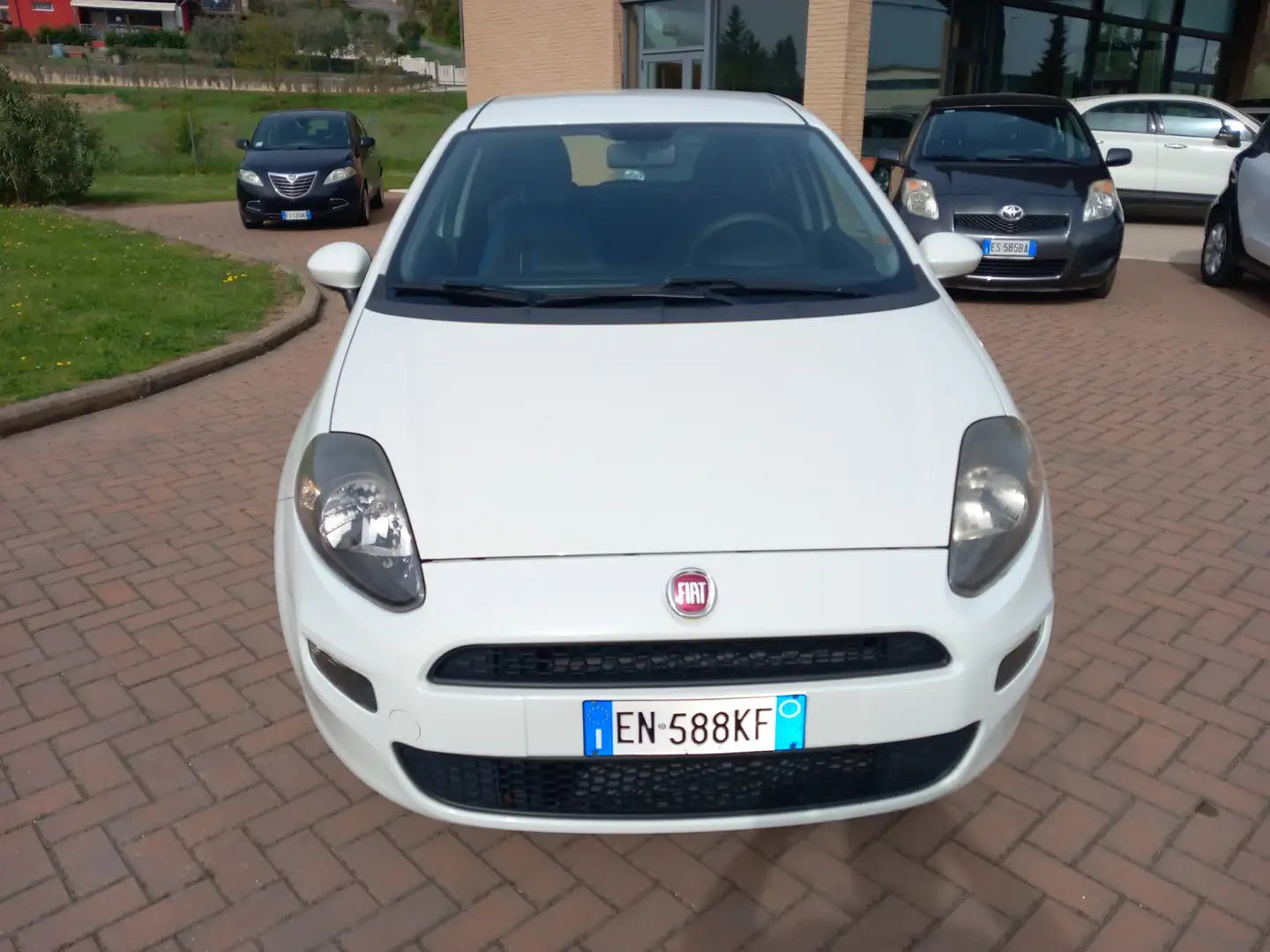 Fiat Punto Punto 5p 1.4 natural power Easy 70cv Wit - 2