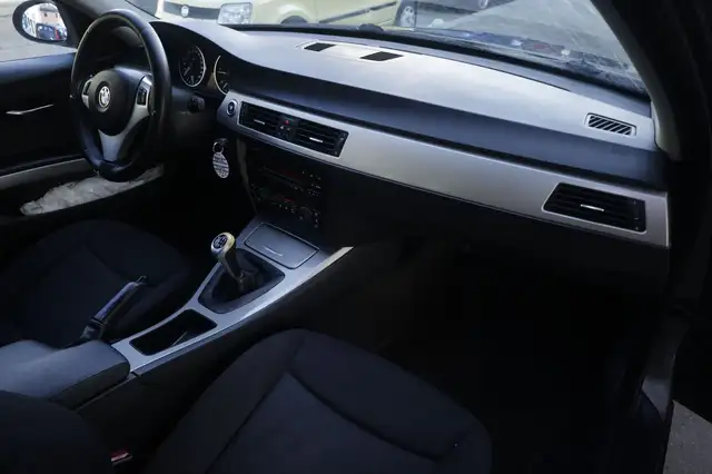 BMW 3 Series view 8