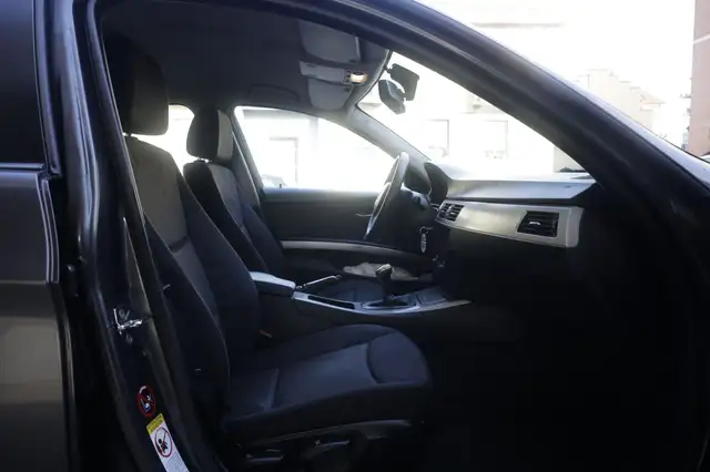 BMW 3 Series view 10