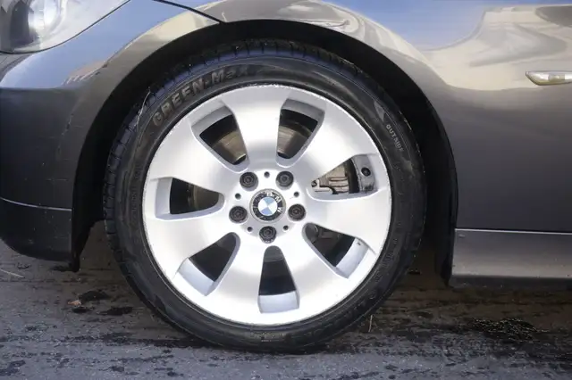 BMW 3 Series view 5