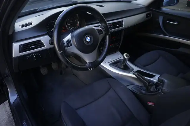 BMW 3 Series view 14