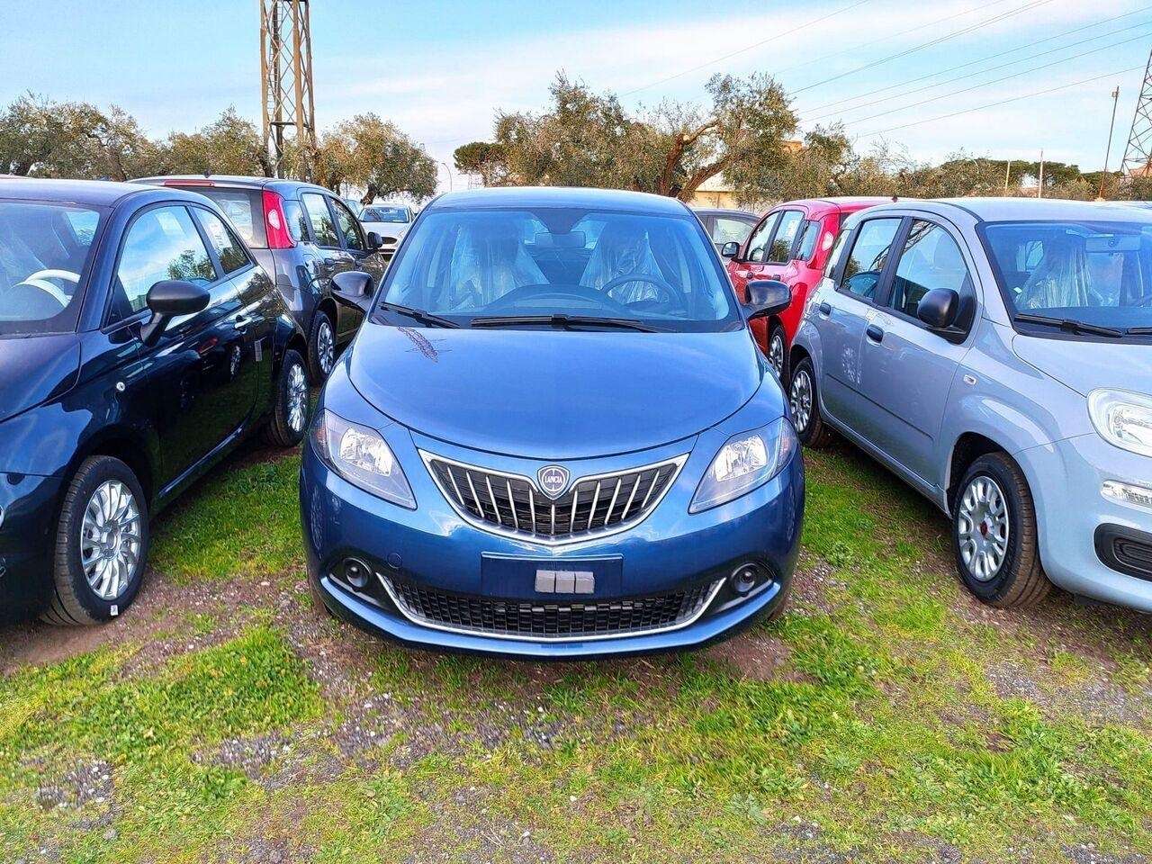 Lancia Ypsilon 1.0 FireFly Hybrid Silver