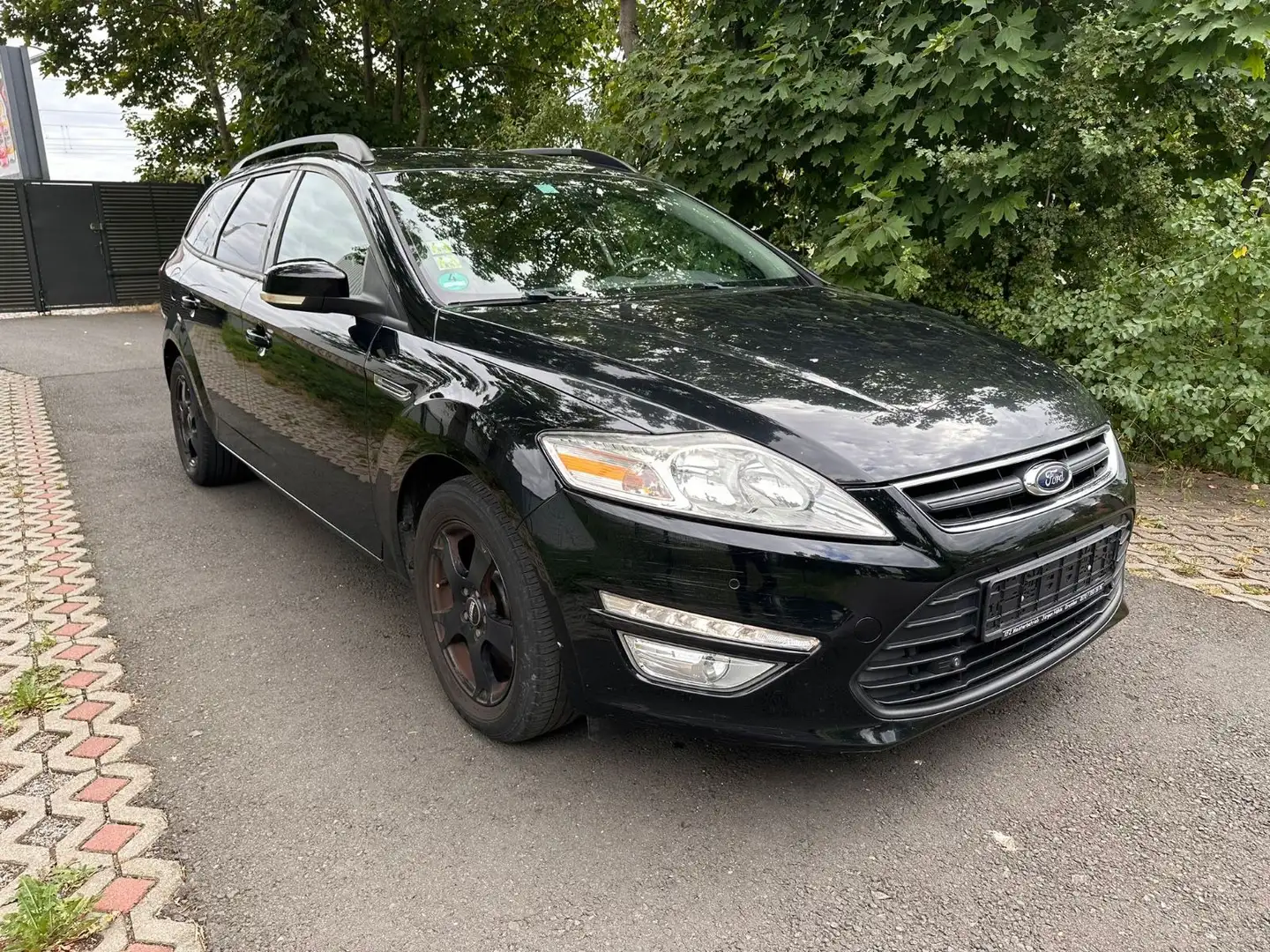 Ford Mondeo Turnier Trend Schwarz - 1