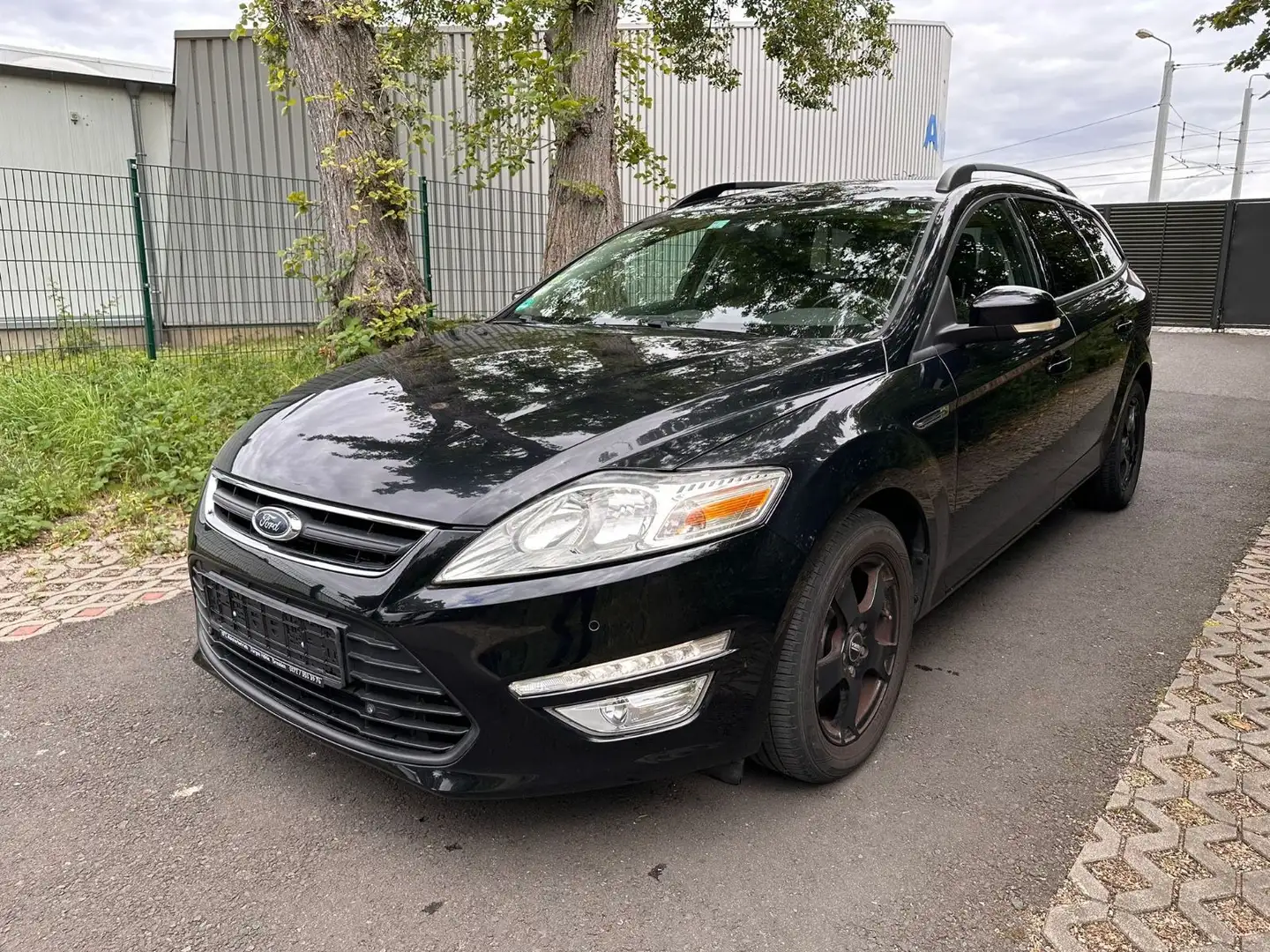 Ford Mondeo Turnier Trend Schwarz - 2