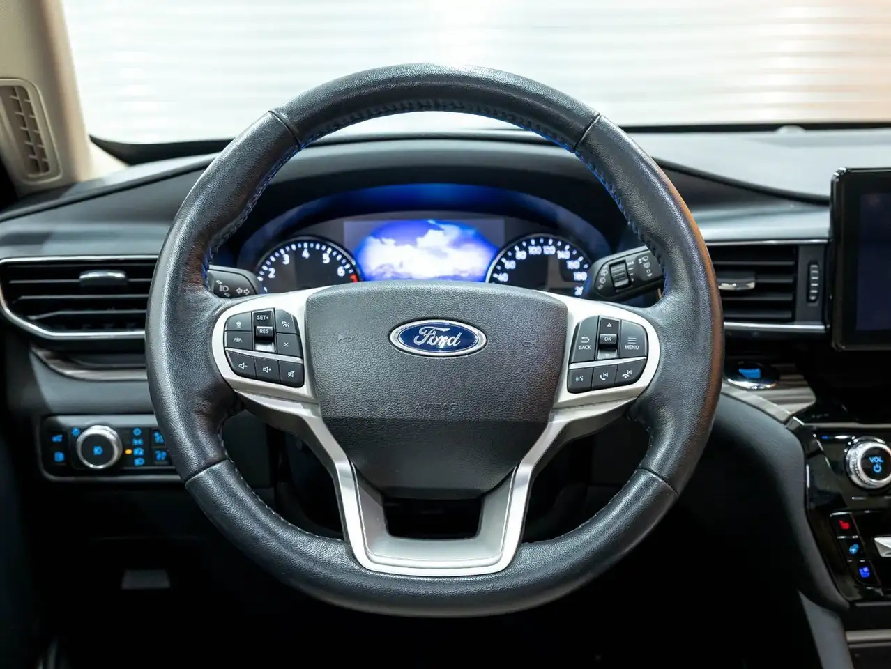 Ford Explorer photo Ford Explorer