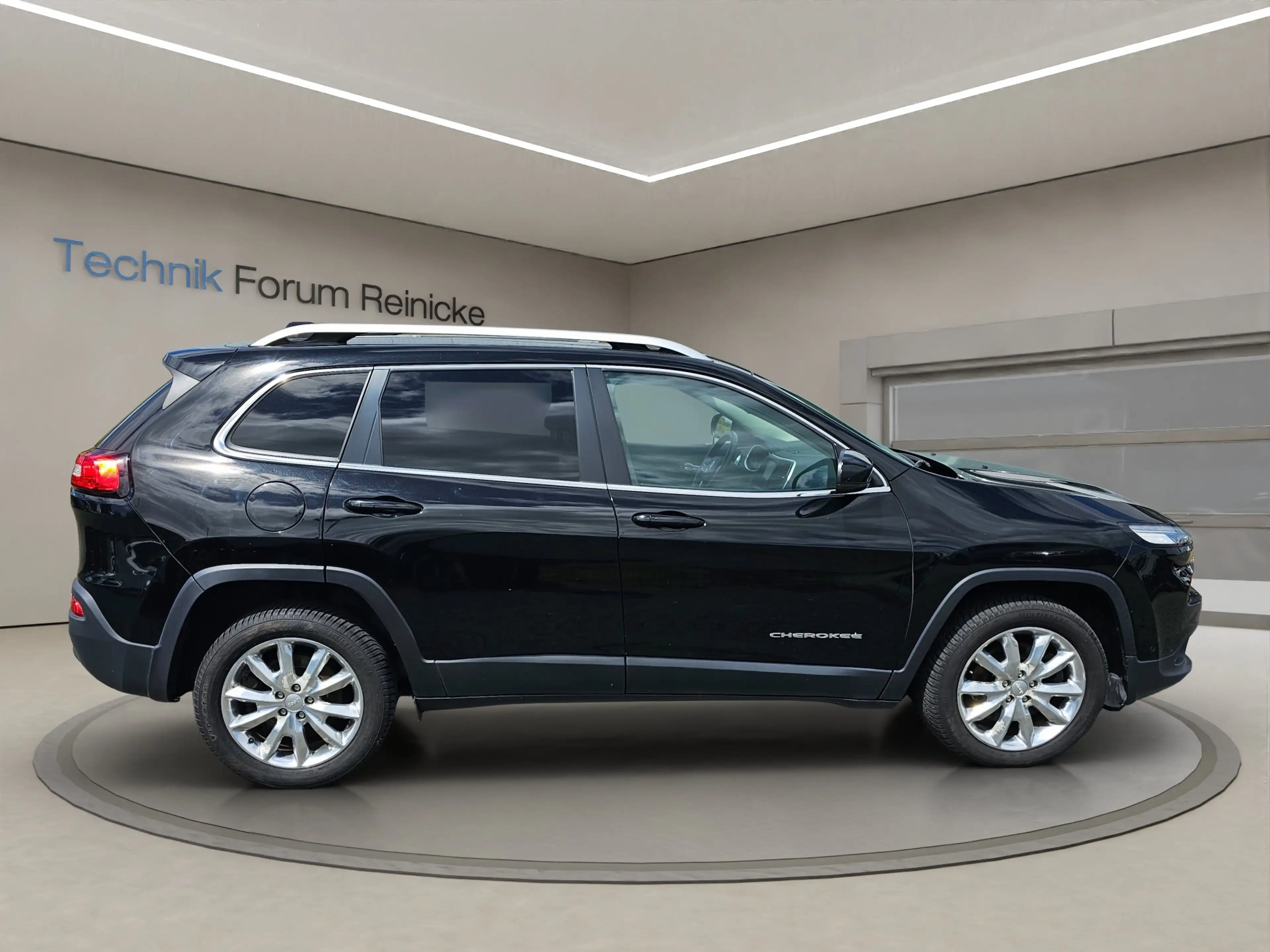 Jeep Cherokee Limited 4WD — photo 2