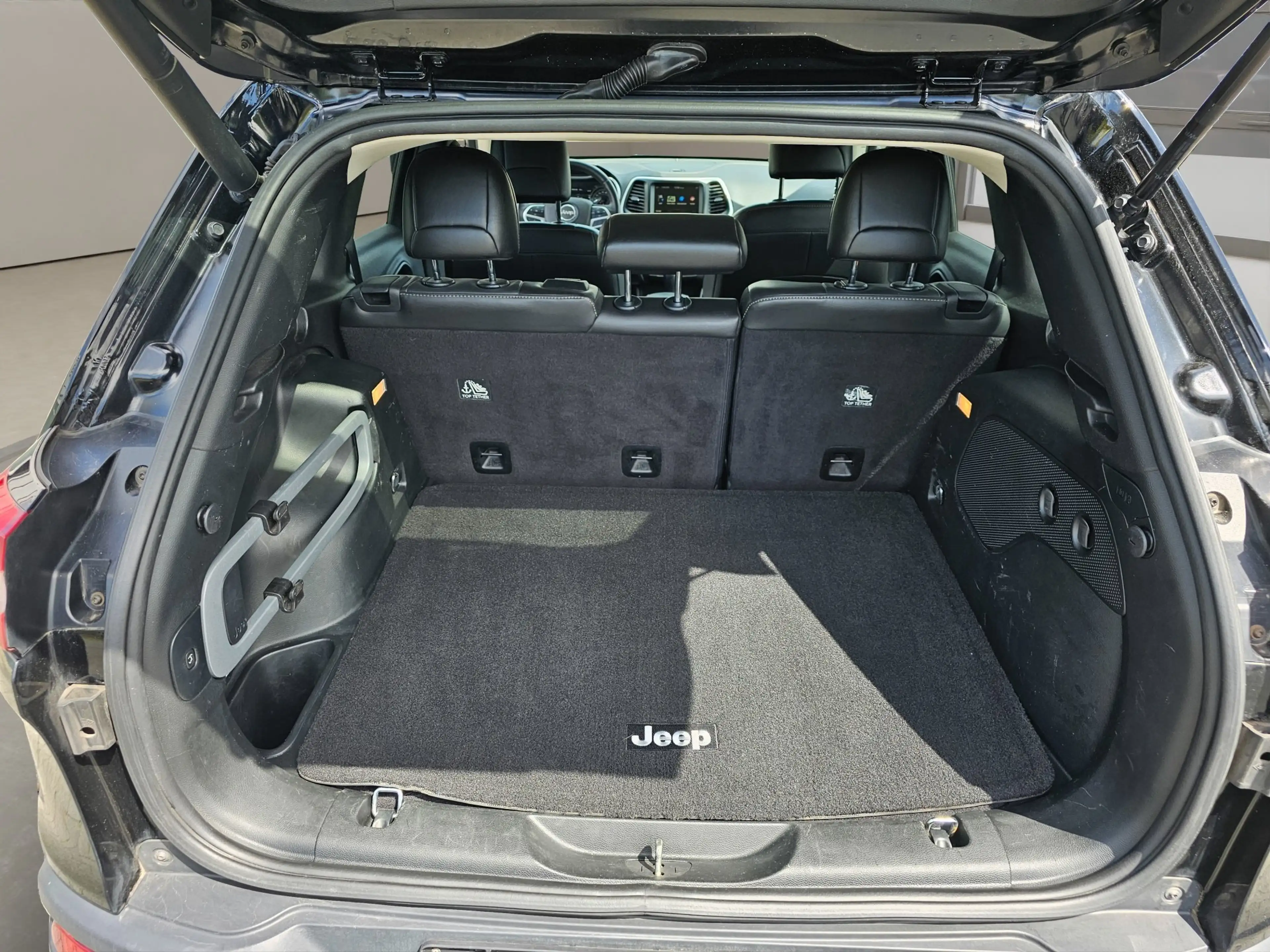 Jeep Cherokee Limited 4WD — photo 15