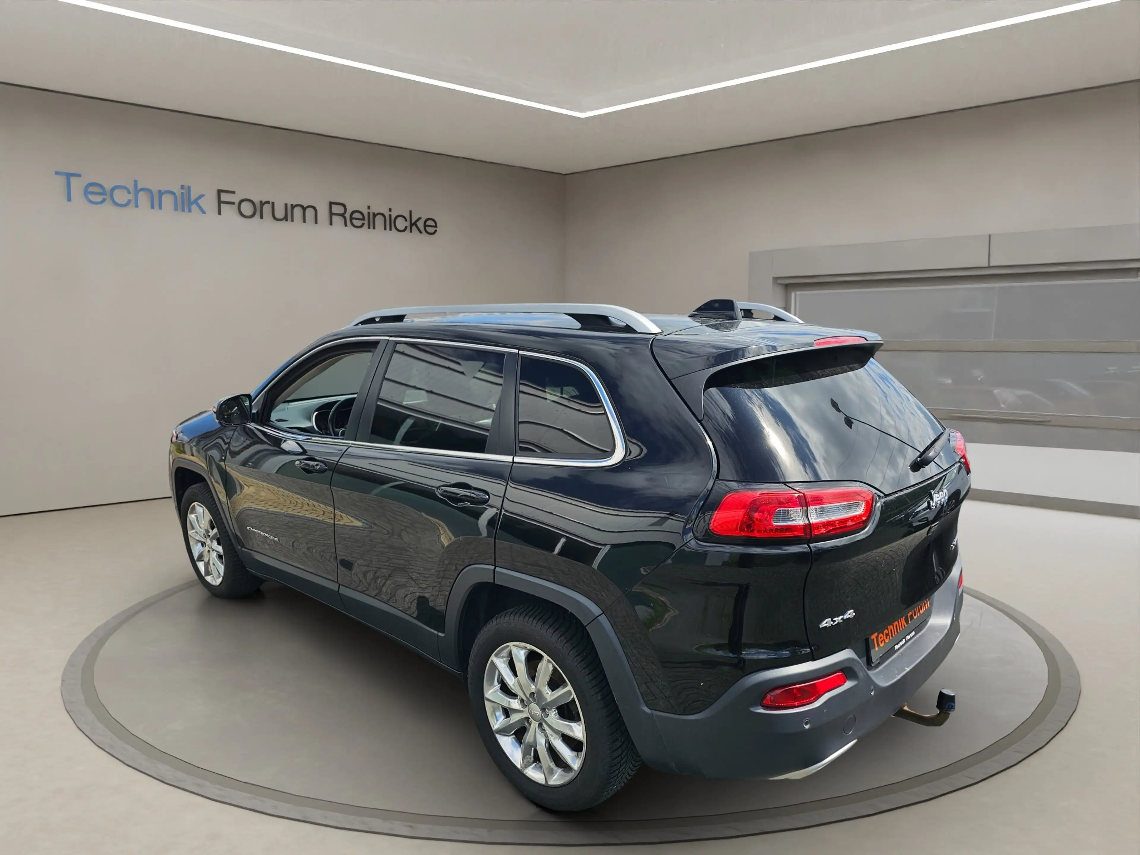 Jeep Cherokee Limited 4WD — photo 4