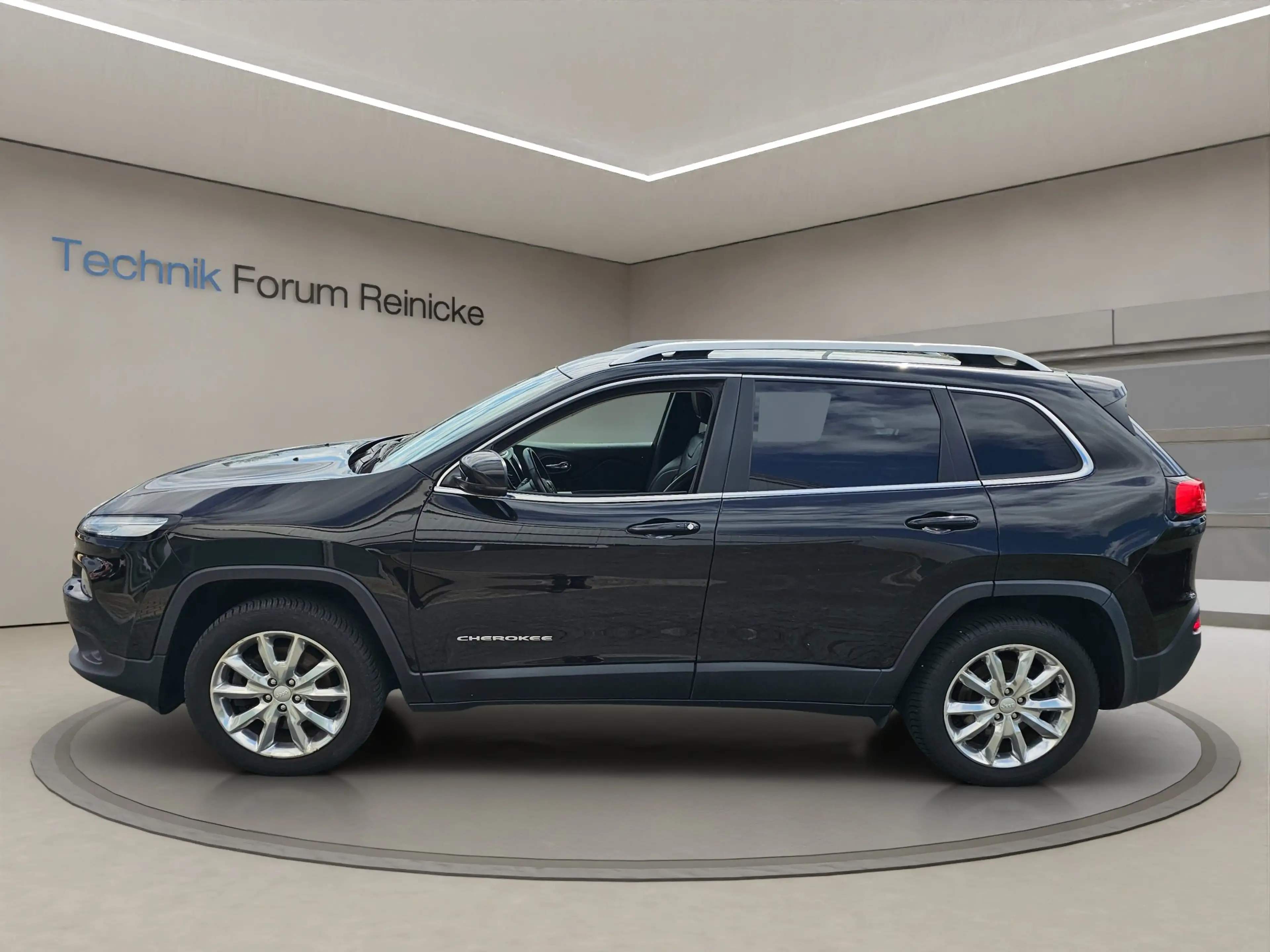 Jeep Cherokee Limited 4WD — photo 3