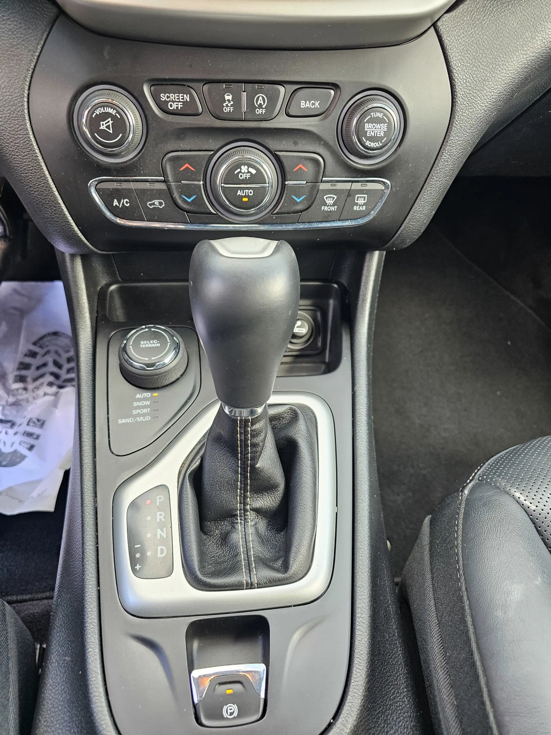 Jeep Cherokee Limited 4WD — photo 13