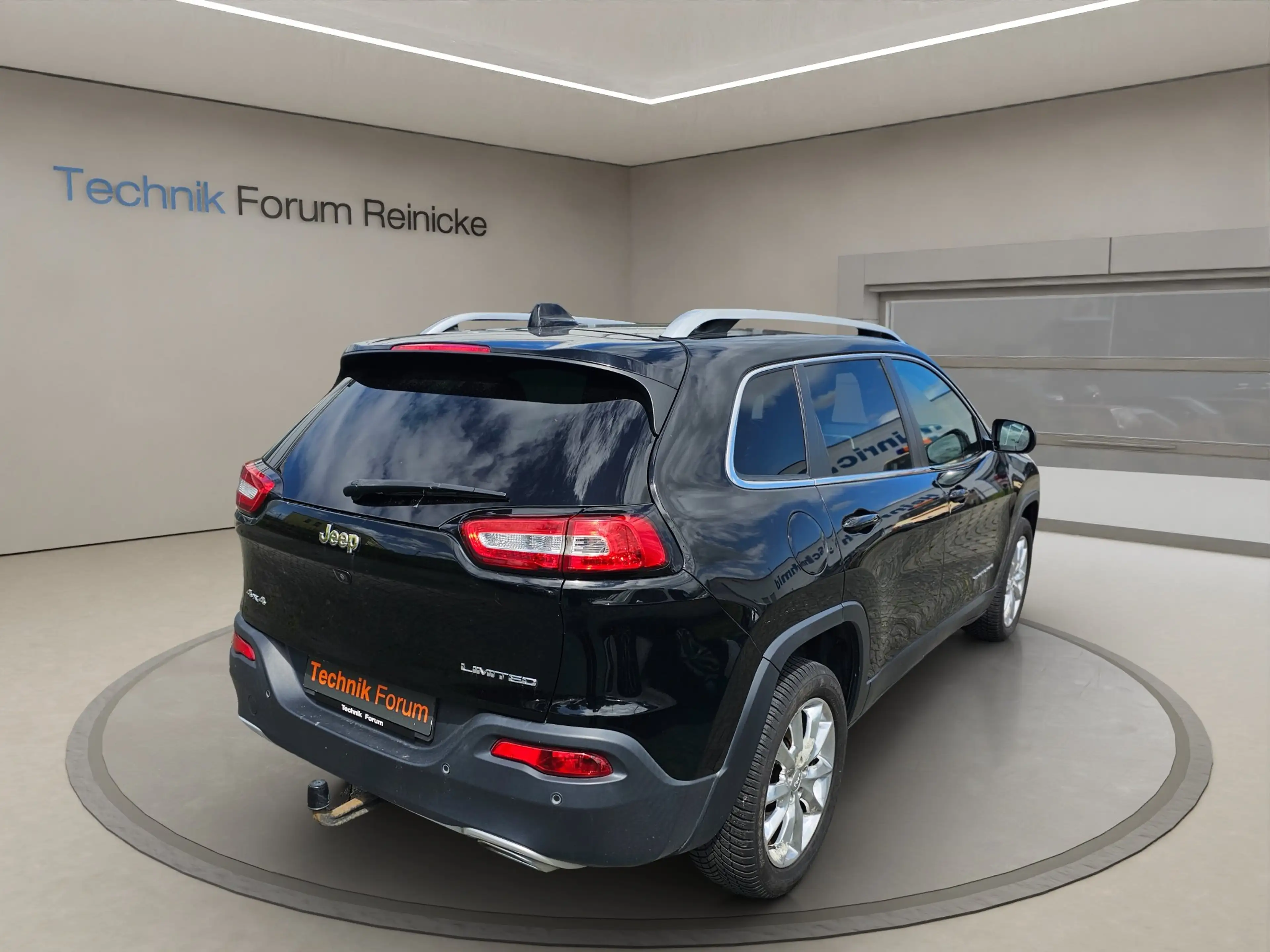 Jeep Cherokee Limited 4WD — photo 6