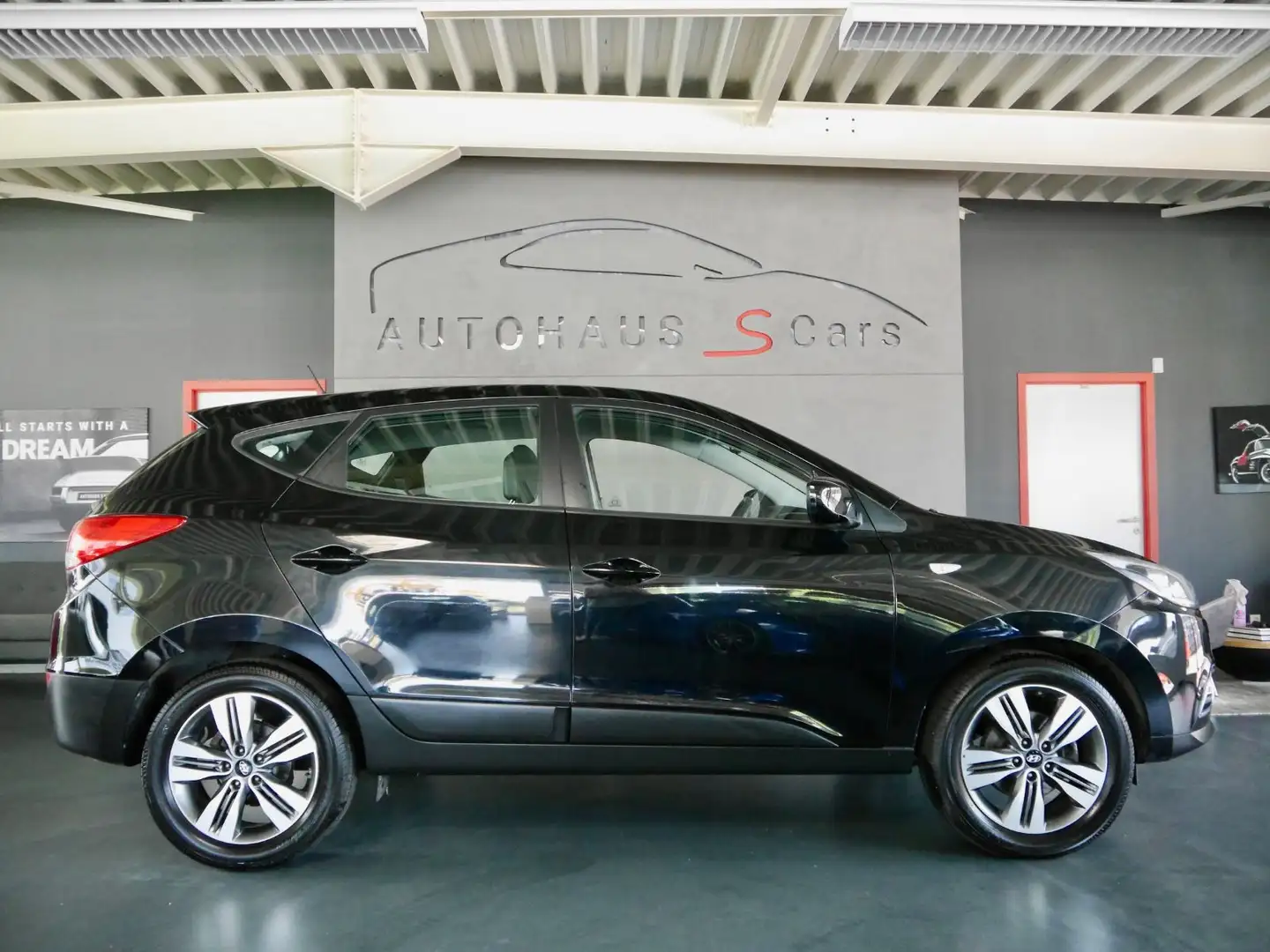 Hyundai iX35 FIFA World Cup Edition 2WD*1.Hand*79.900TKM Zwart - 2
