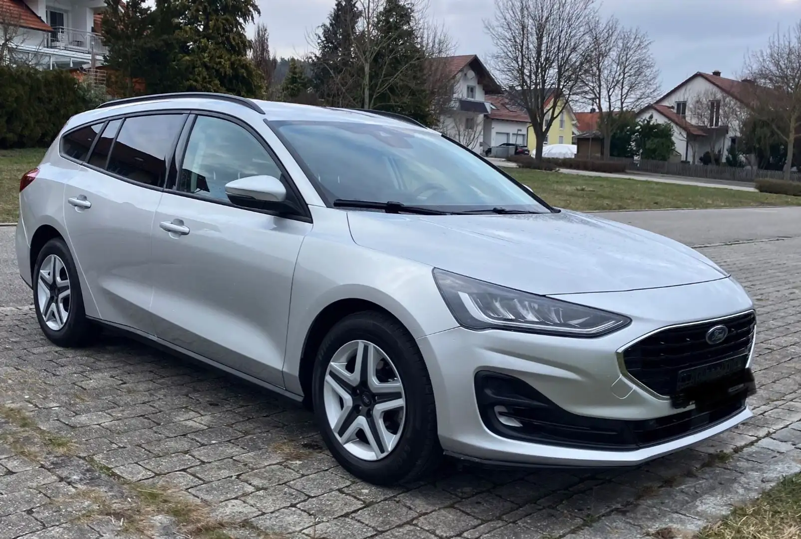 Ford Focus Turnier Cool & Connect Silber - 1