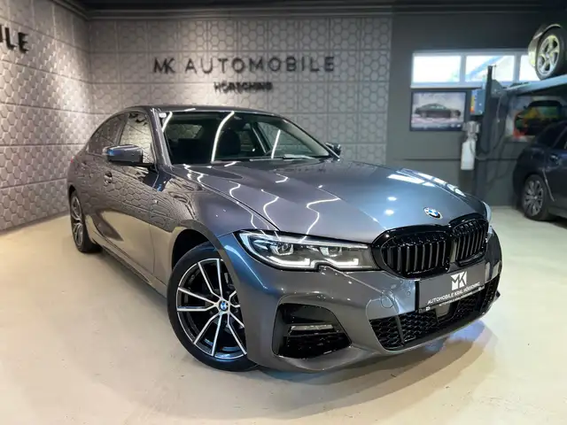 BMW 3 Series view 4