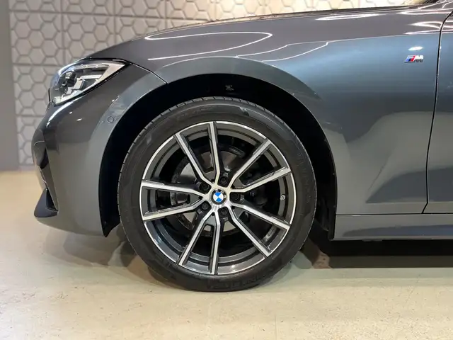 BMW 3 Series view 6